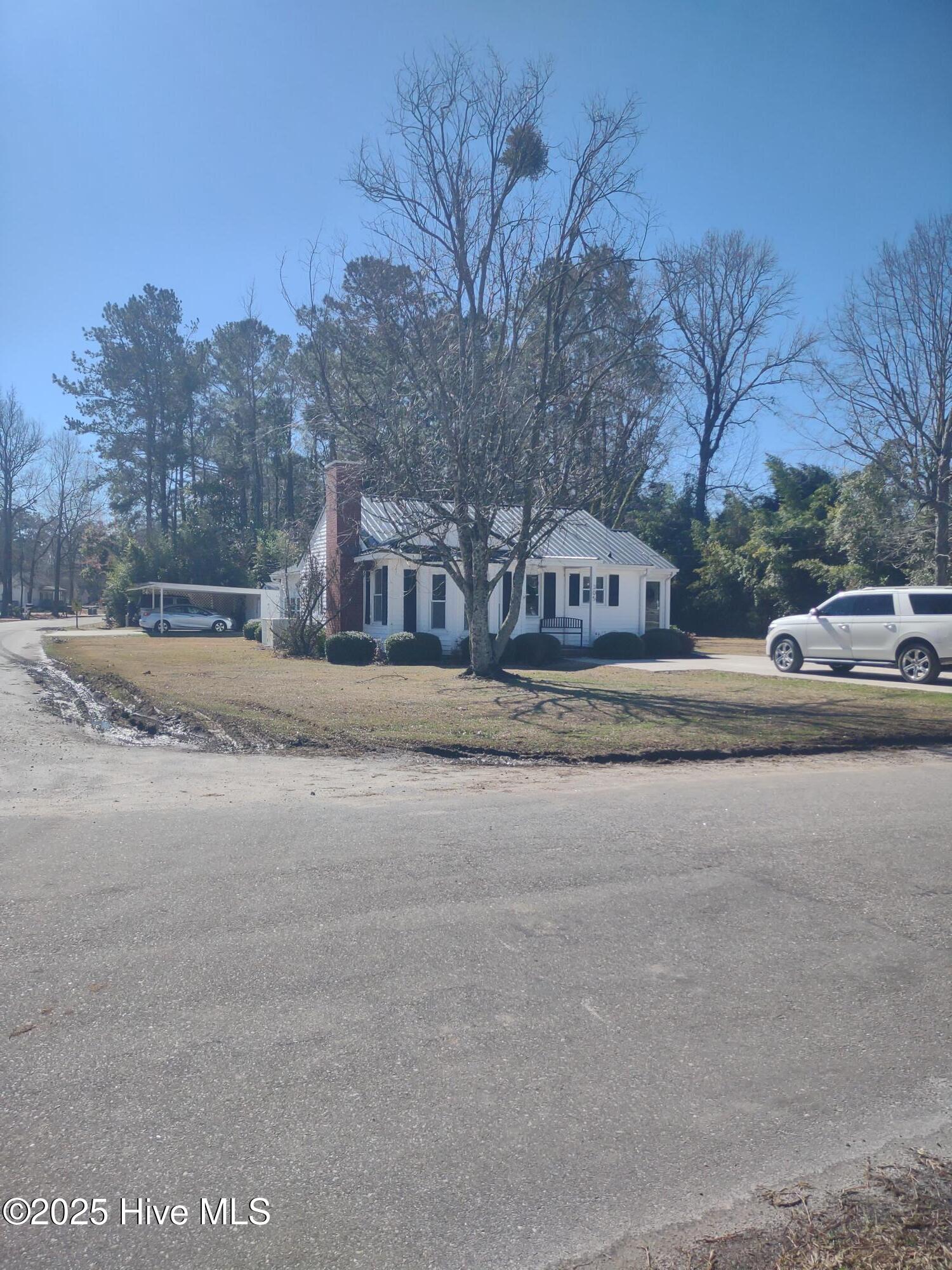 305 Church Street Property Photo