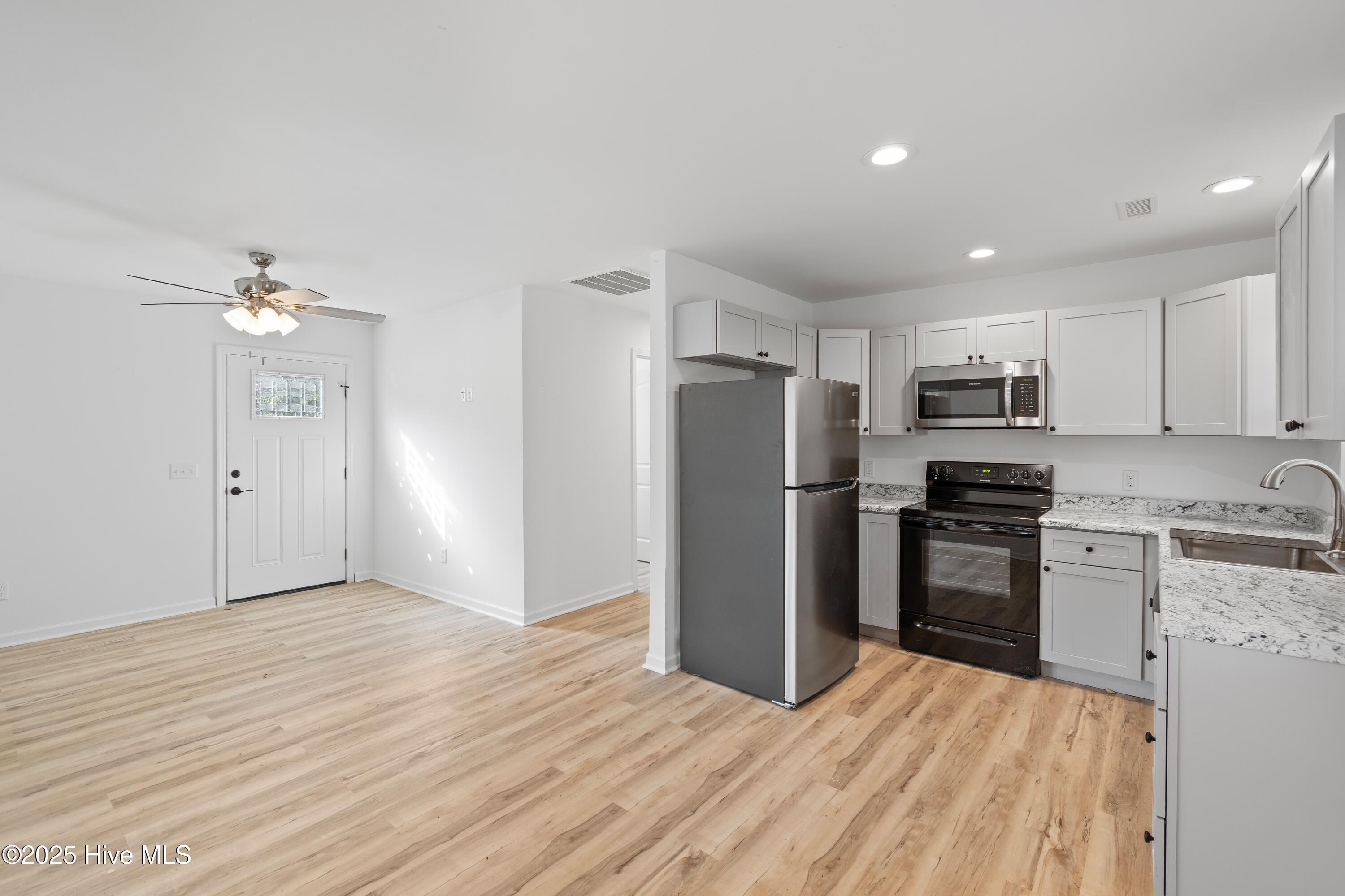 1061 Bayside Lane Property Photo 7