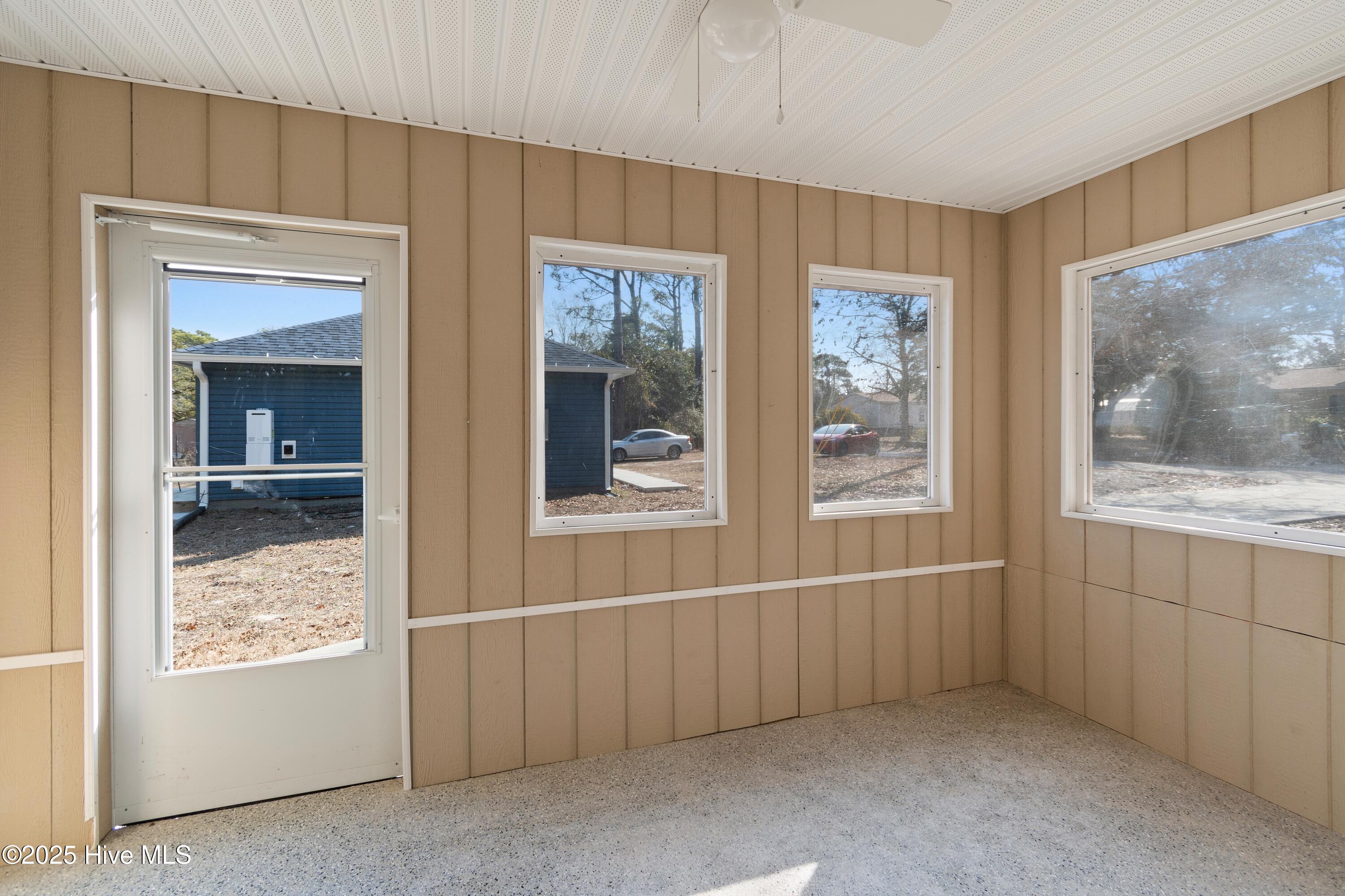 1061 Bayside Lane Property Photo 12