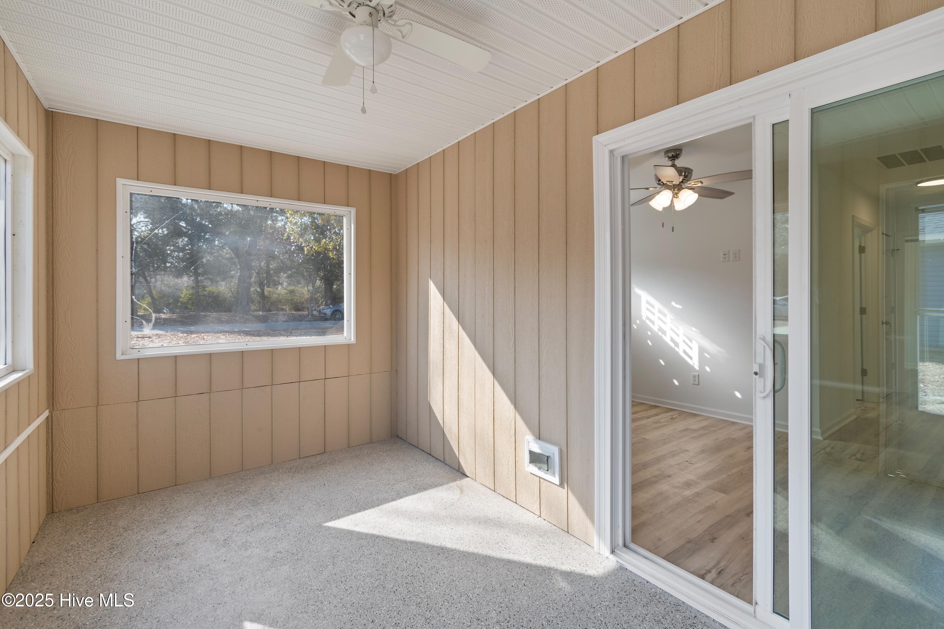 1061 Bayside Lane Property Photo 14
