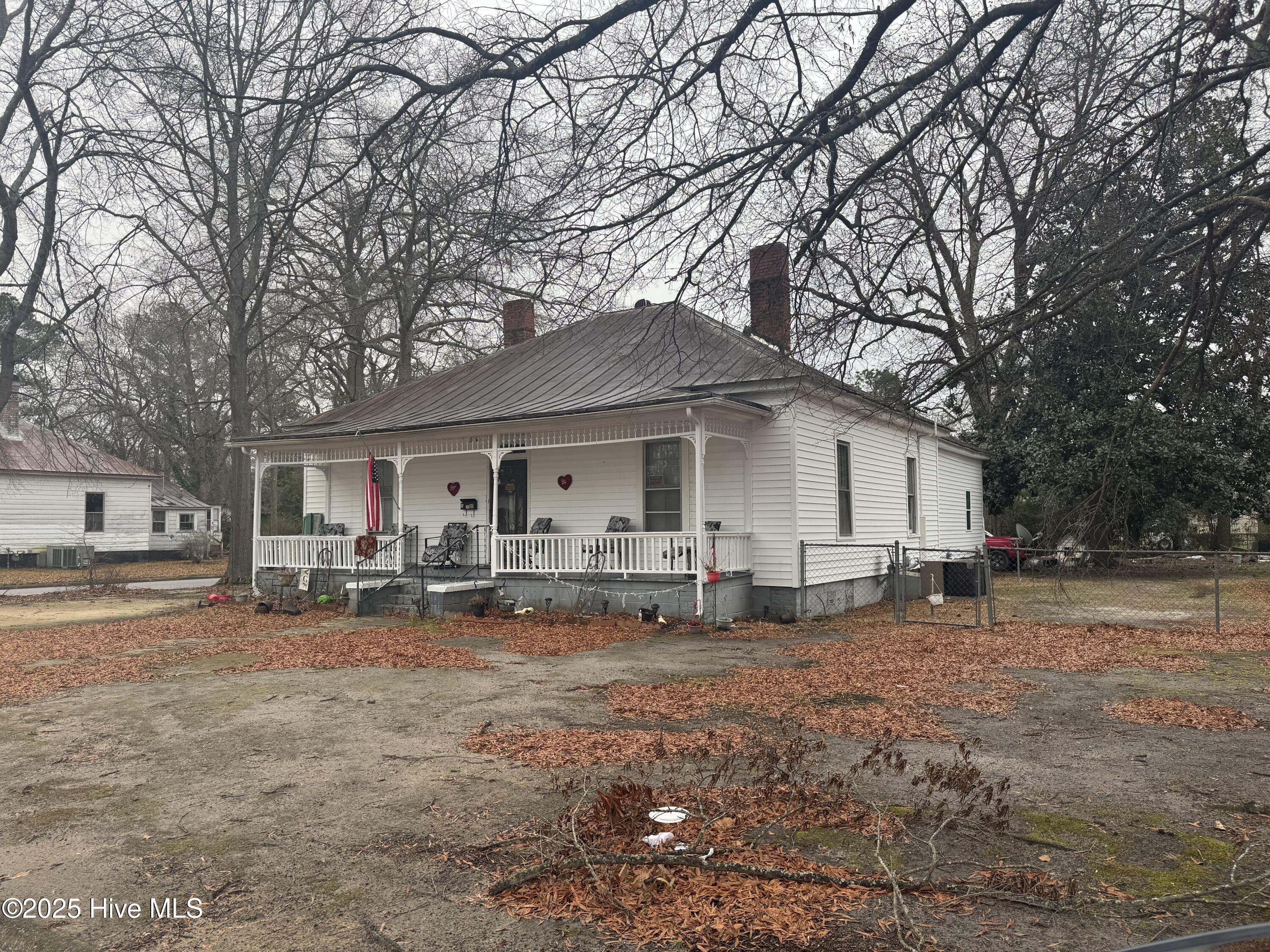 501 W Walnut Street Property Photo