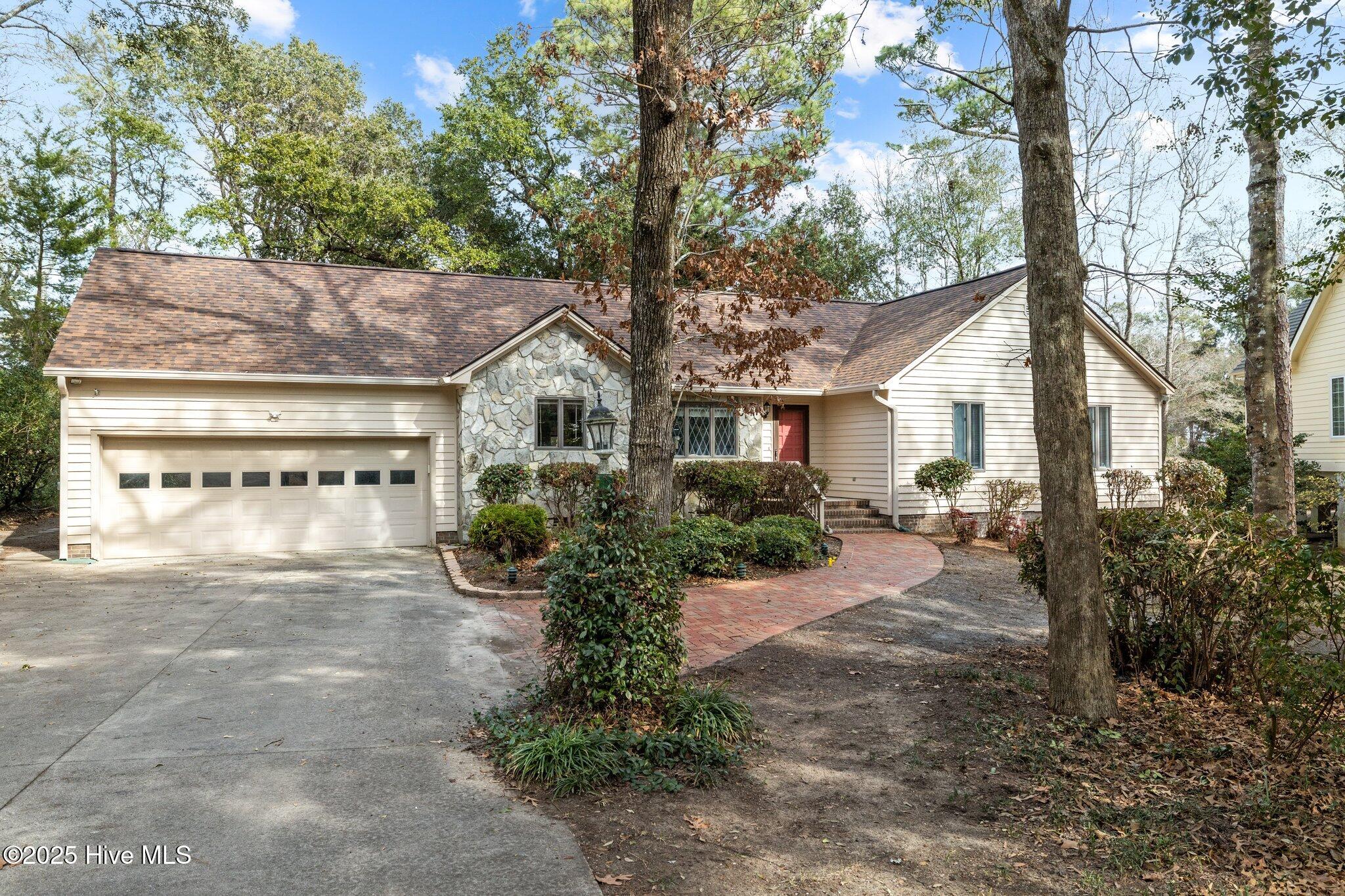 8 Fairways Court Property Photo
