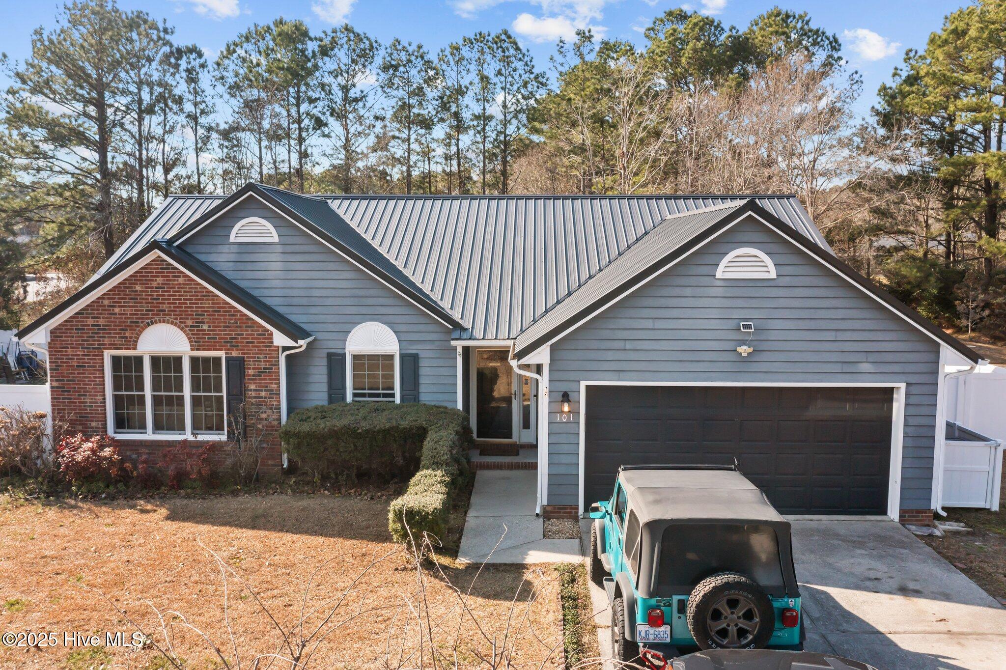 101 Carlisle Court Property Photo