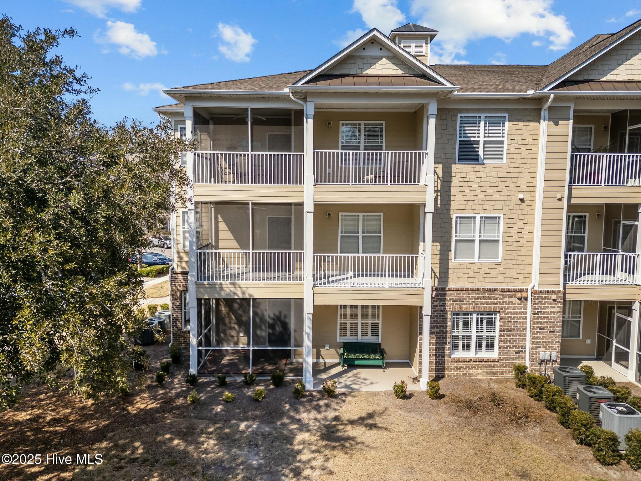 221 Woodlands Way Unit 7 Property Photo 1