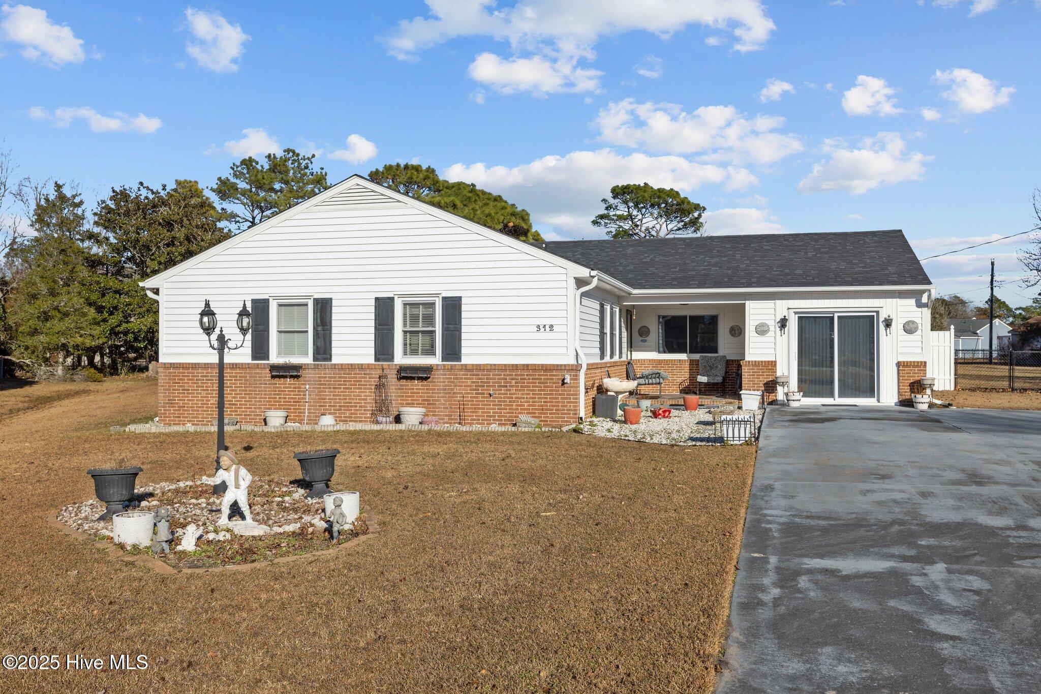 312 Murdoch Road Property Photo