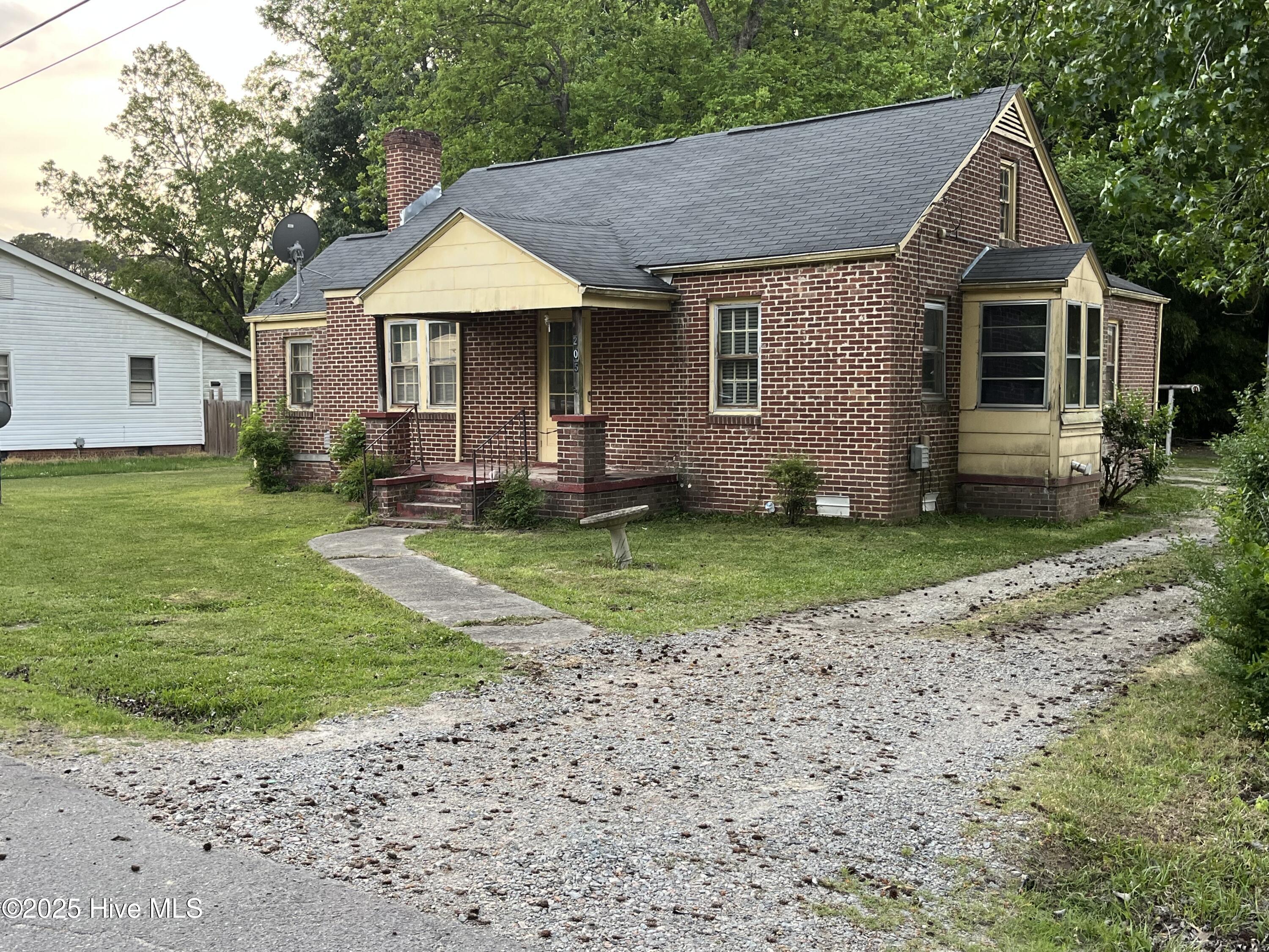 205 Maple Street Property Photo 2