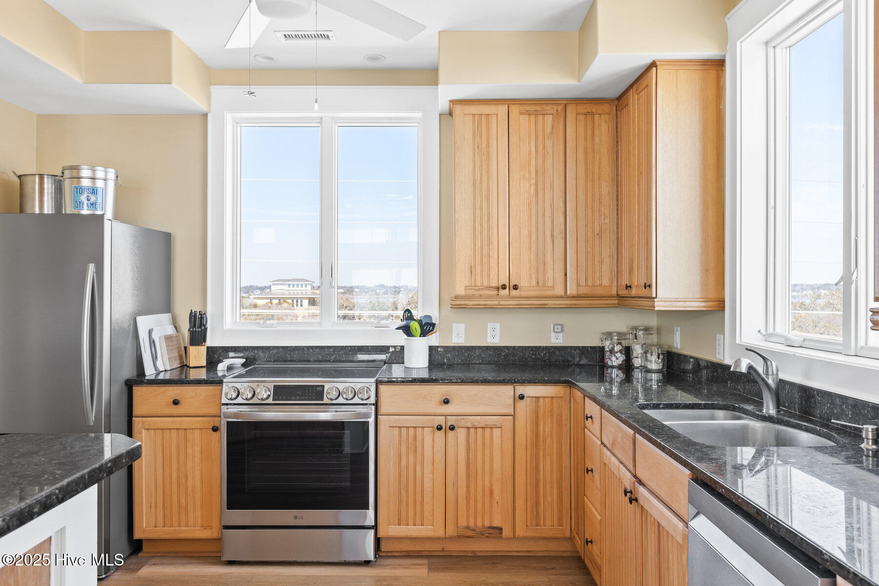 2322 S Shore Drive Property Photo 14