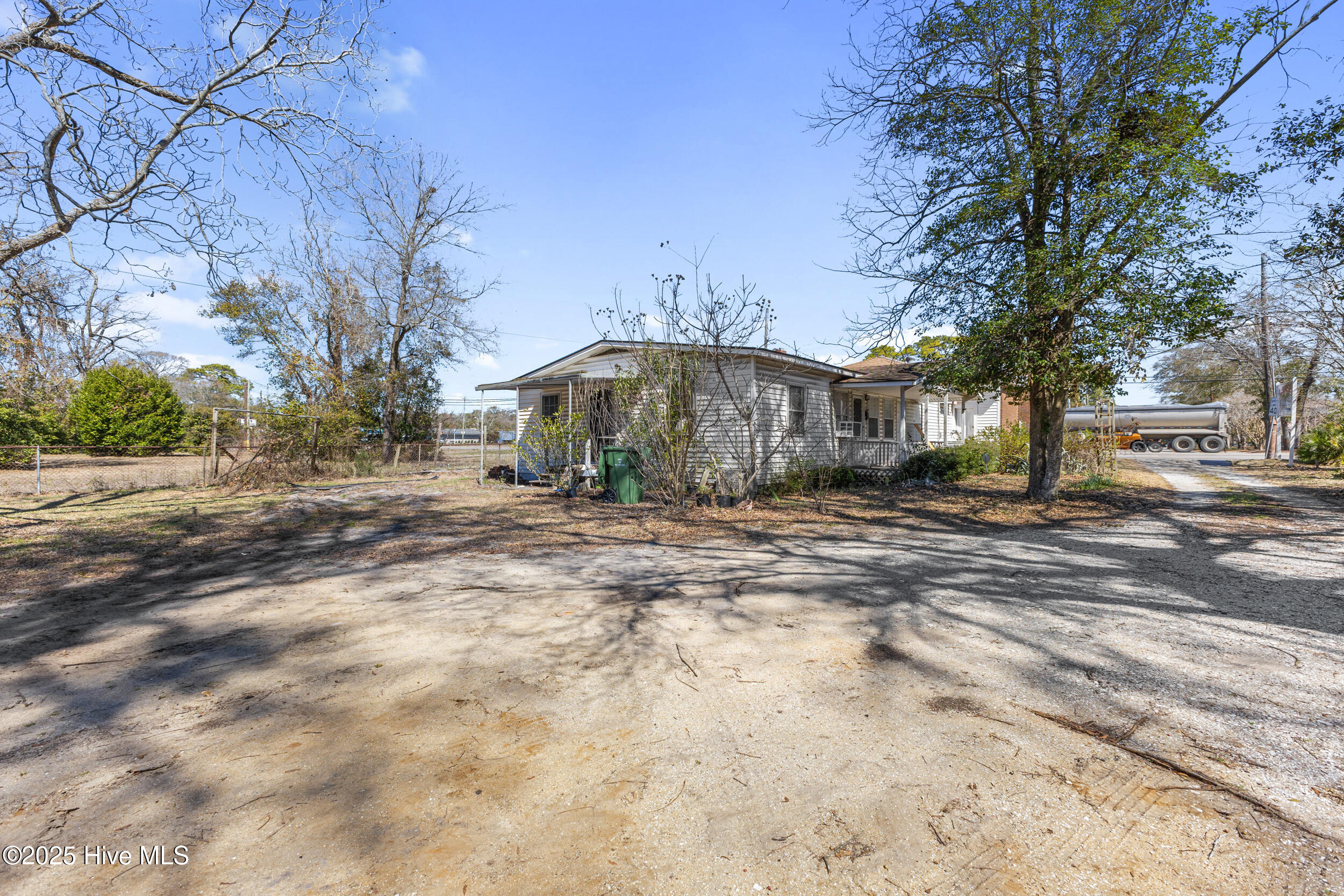 1960 Carolina Beach Road Property Photo 4