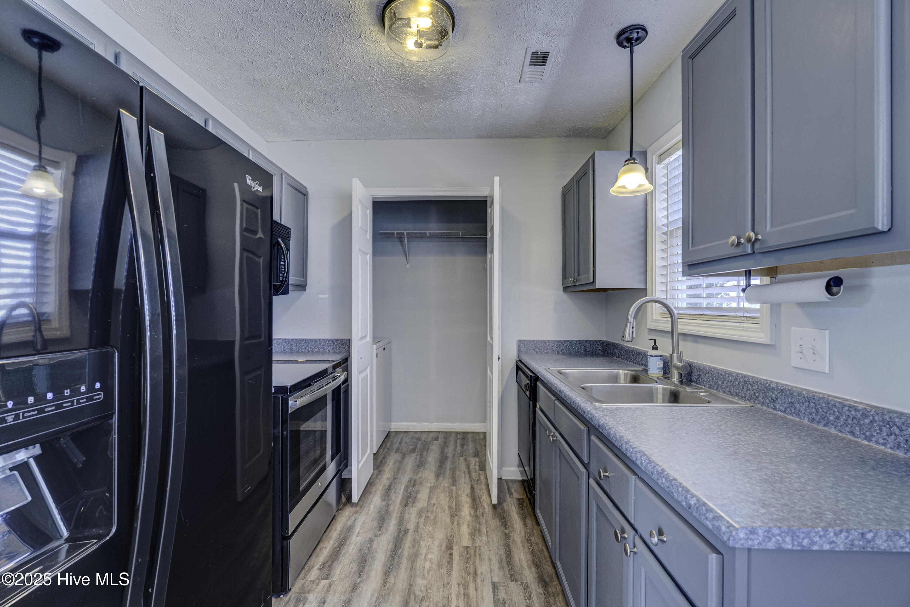 2506 Bradfield Court Property Photo 12