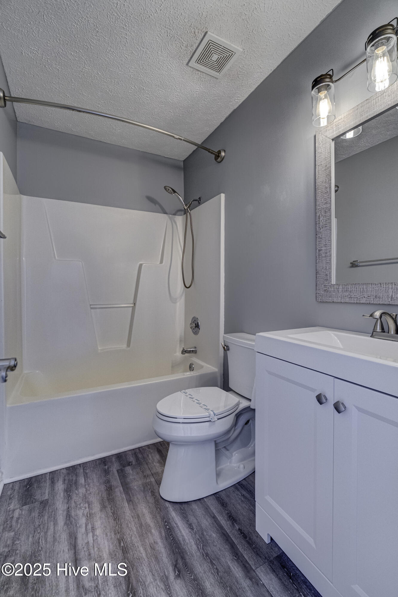 2506 Bradfield Court Property Photo 20