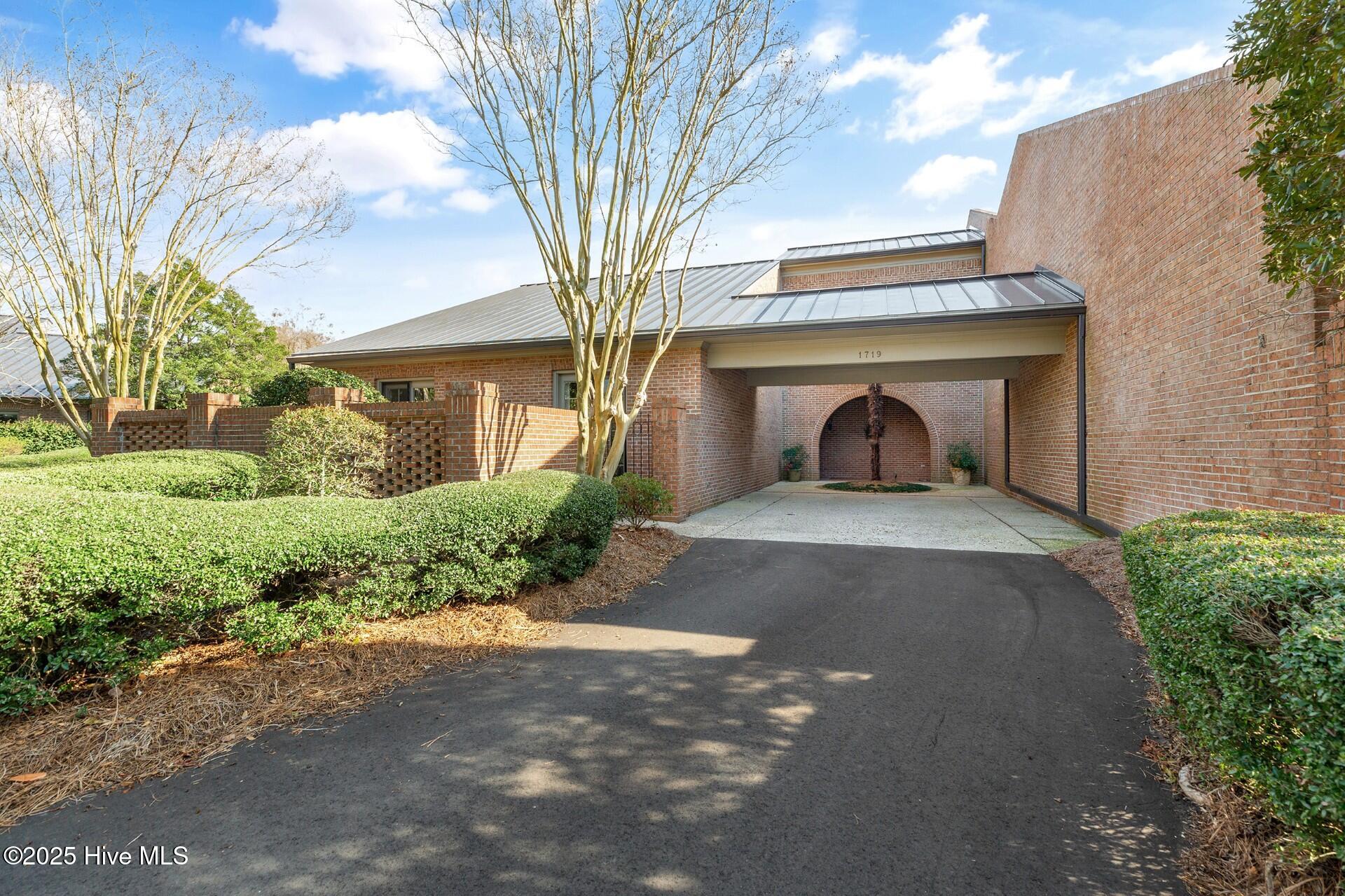 1719 Signature Place Property Photo