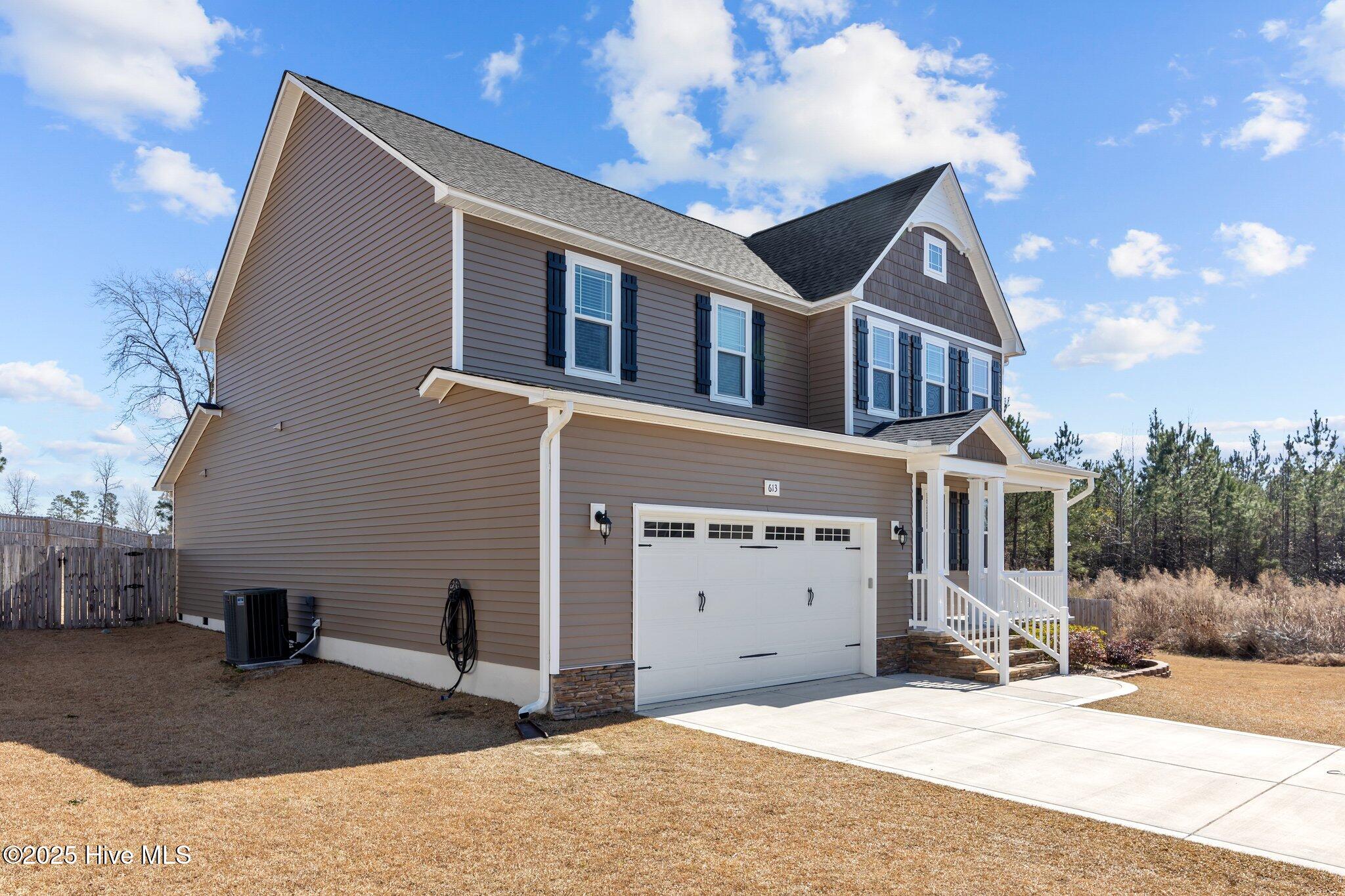613 Ingleside Lane Property Photo 3