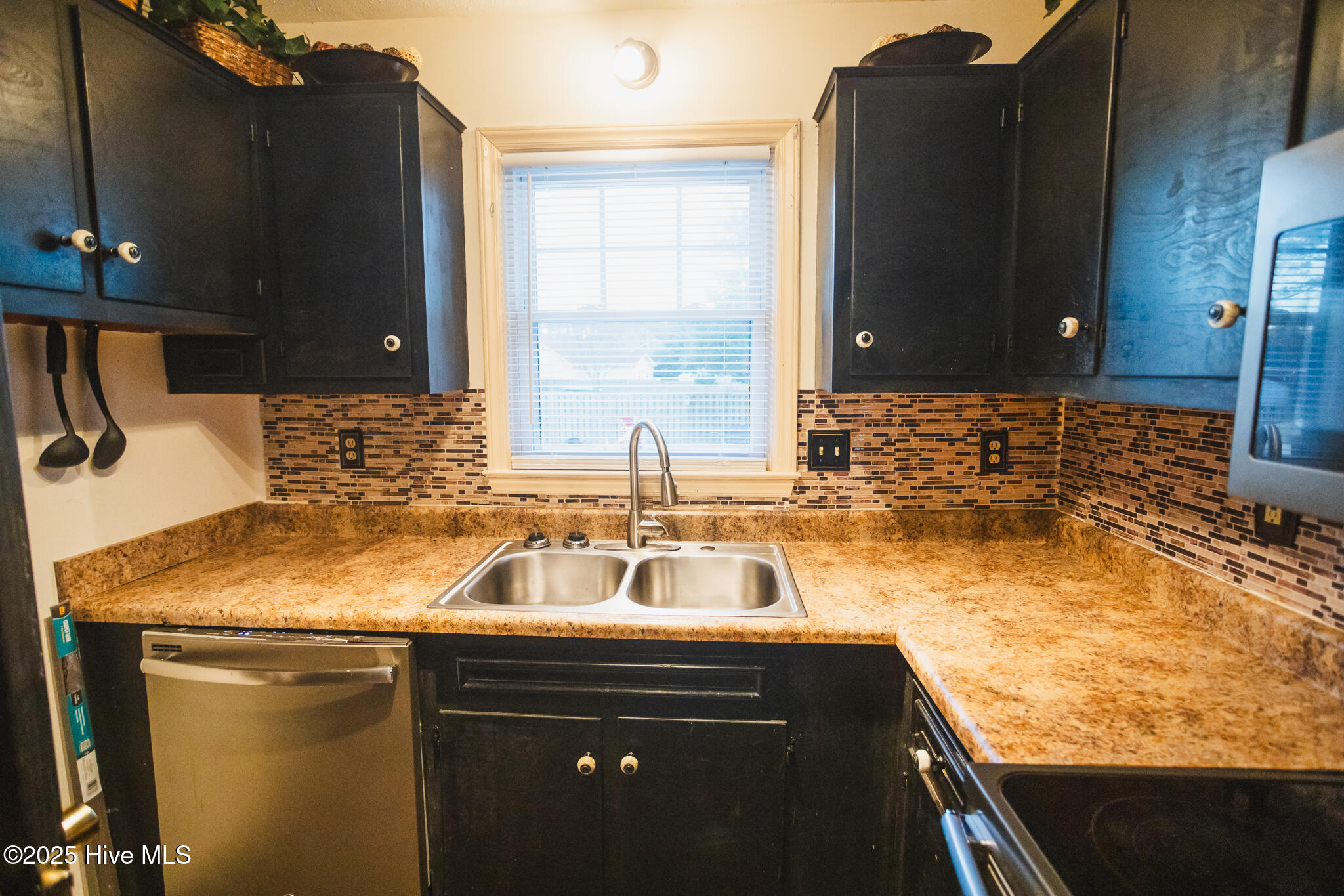 7024 Quail Woods Road Property Photo 8