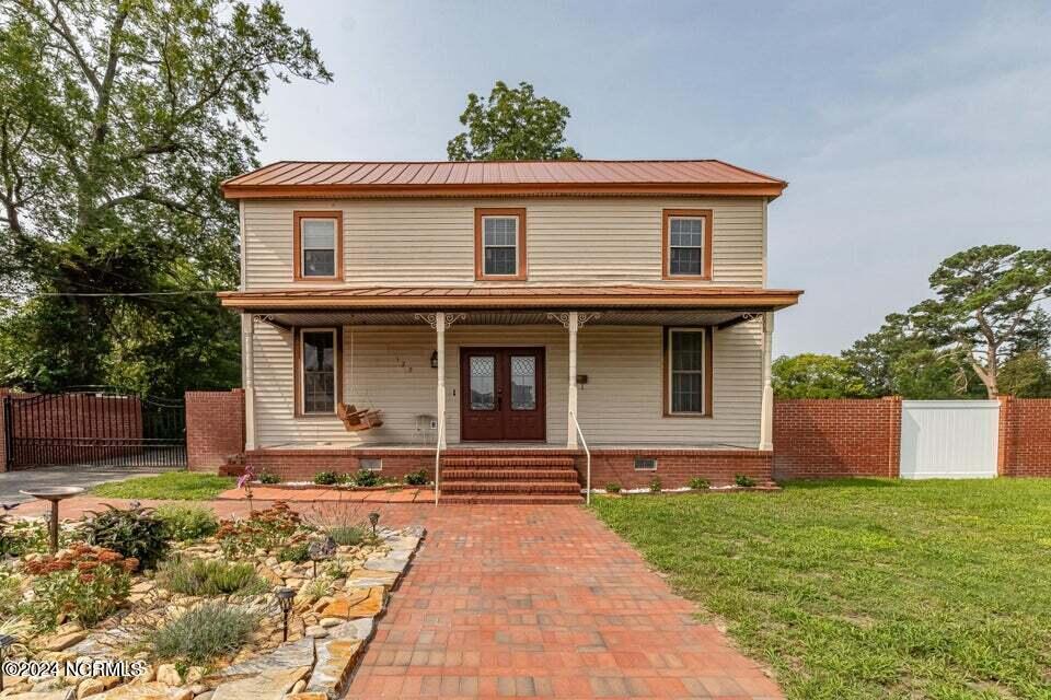 128 E Railroad Street Property Photo