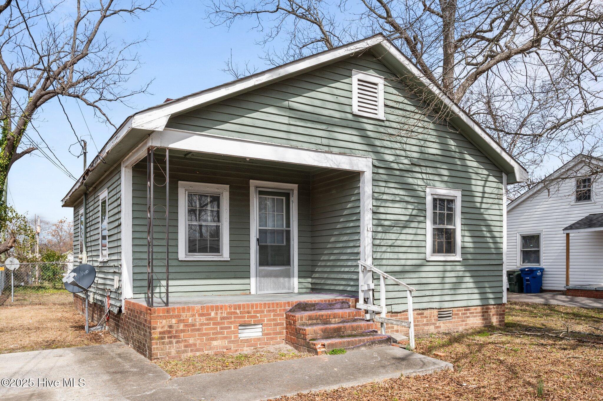 102 Howell Street Property Photo