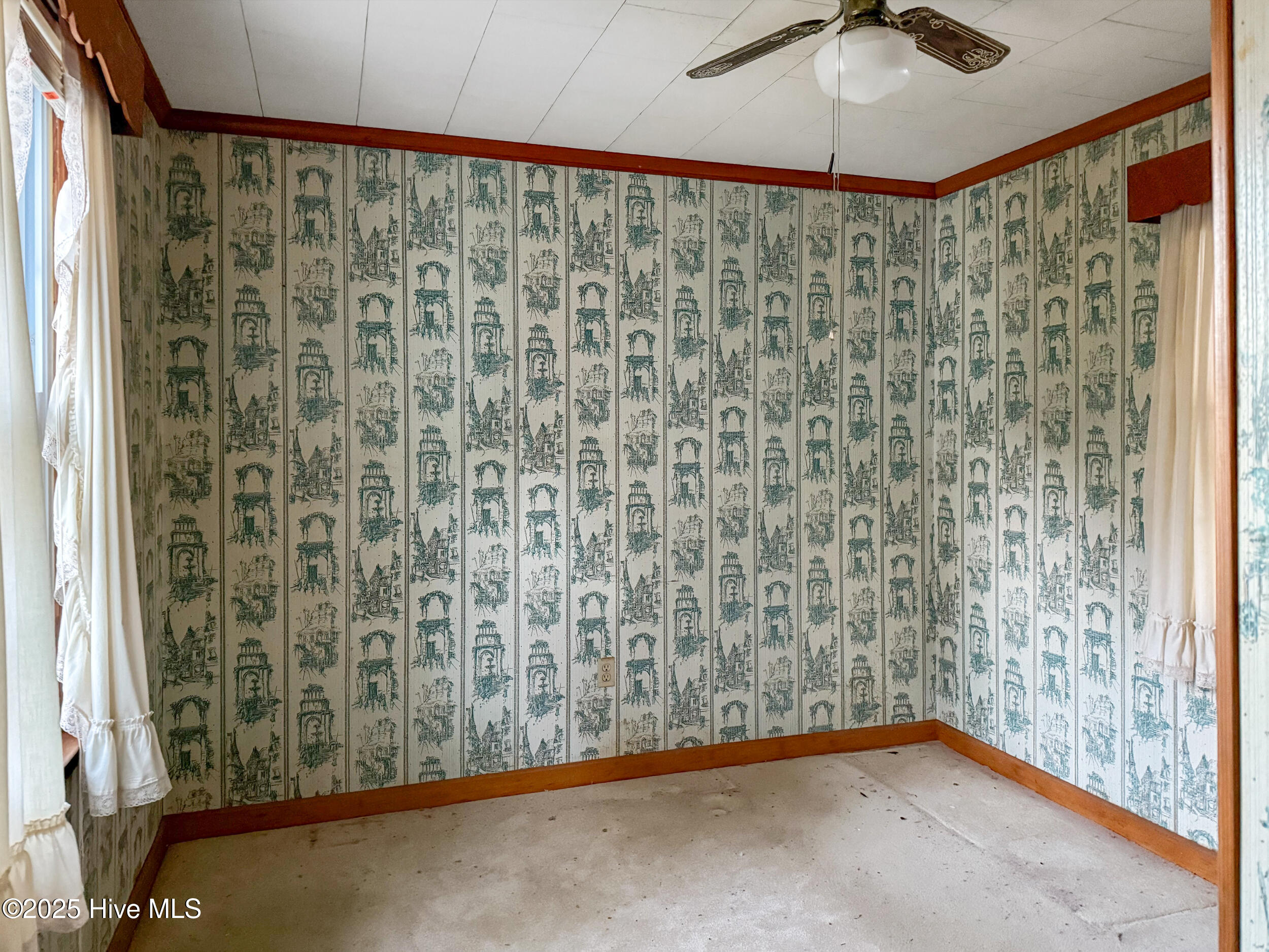 110 W Church Street Property Photo 10