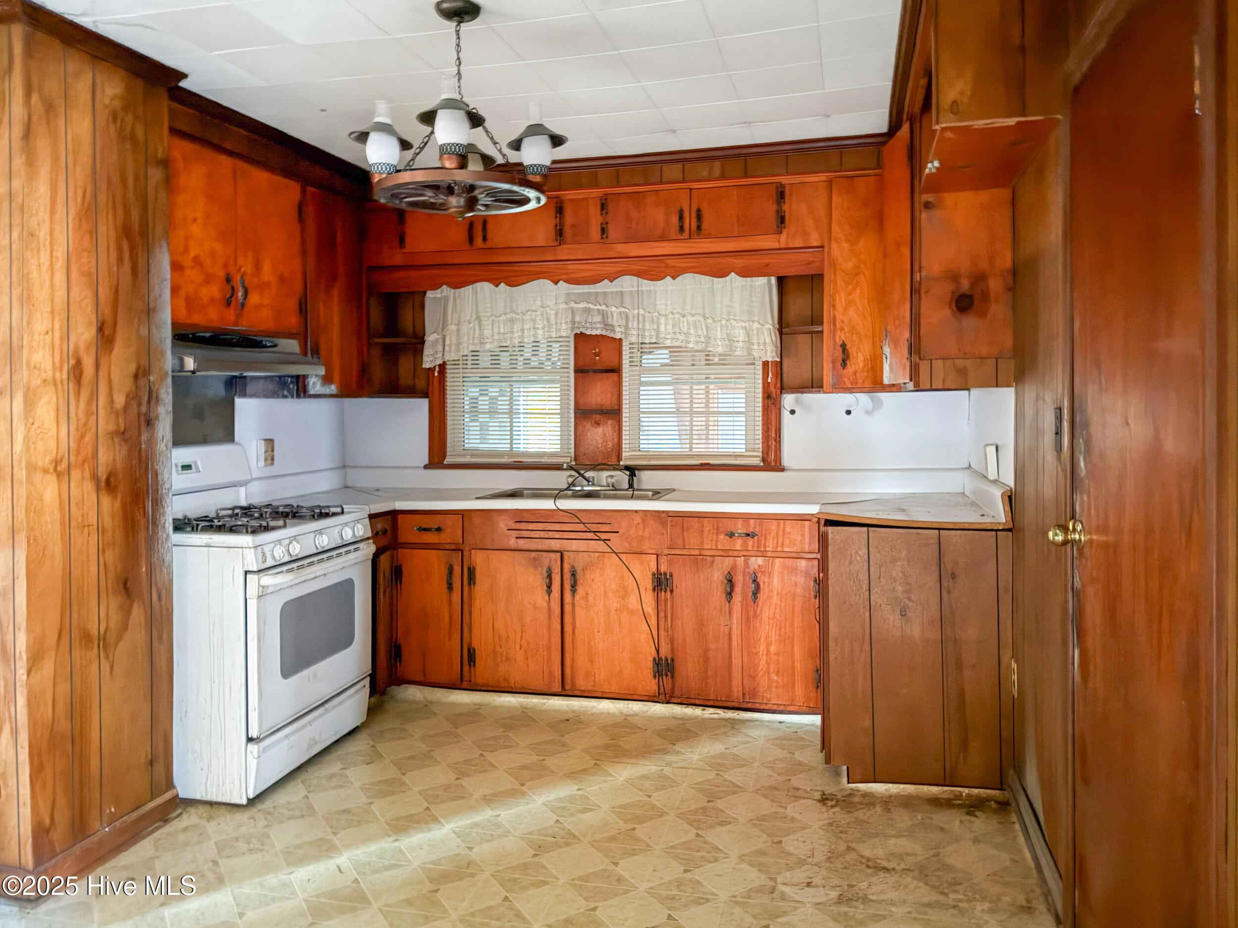 110 W Church Street Property Photo 15