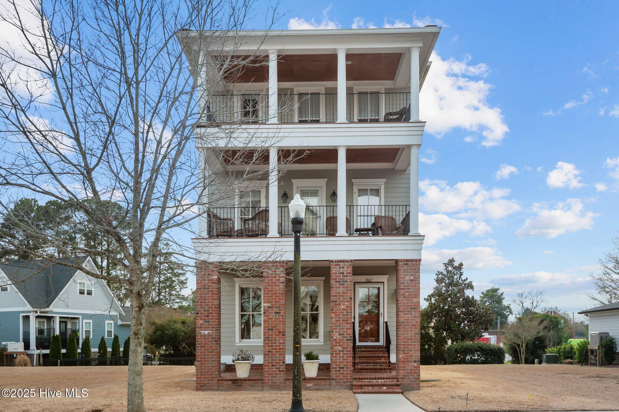 807 E Front Street Property Photo 1