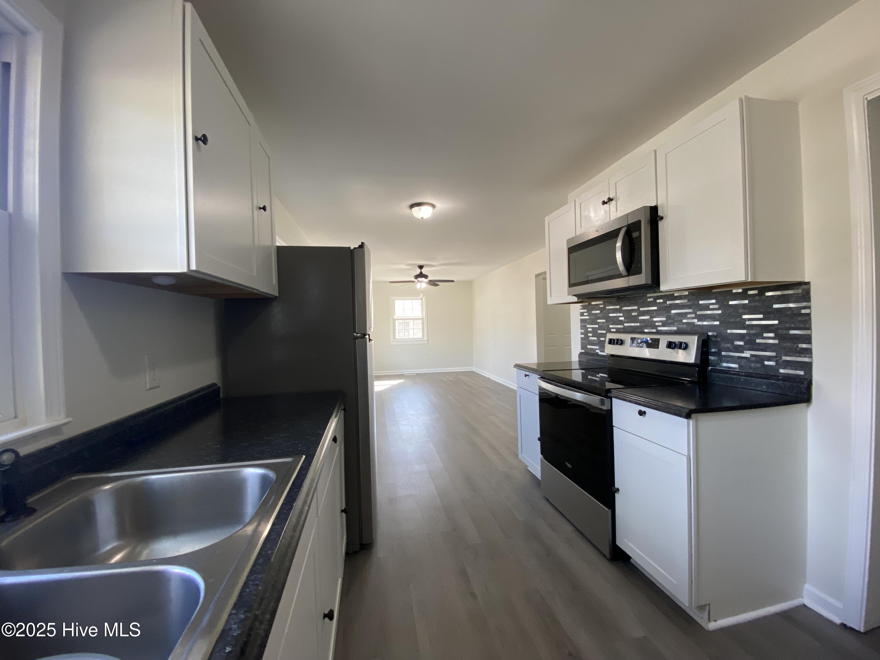 410 Murray Street Property Photo 11