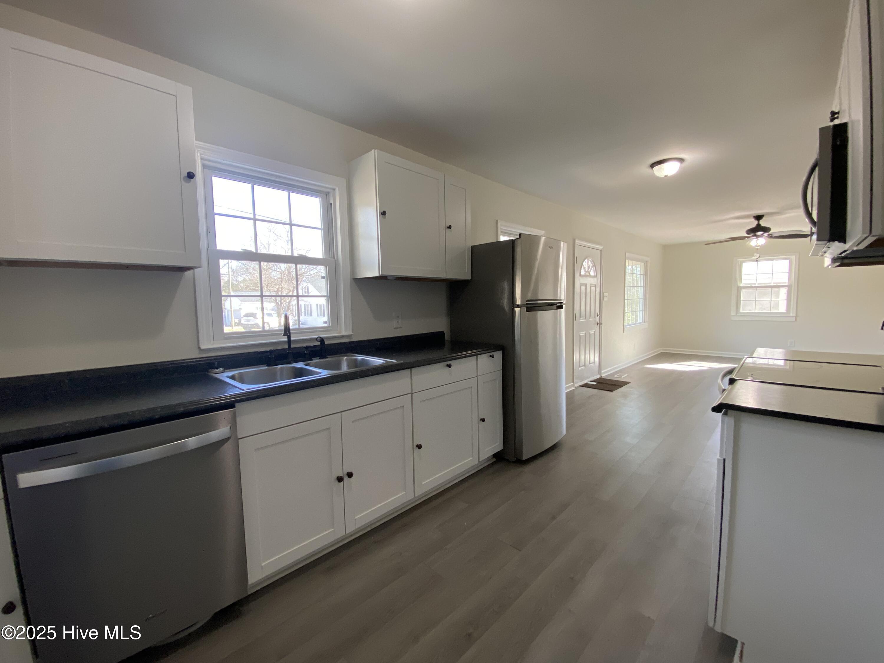 410 Murray Street Property Photo 12