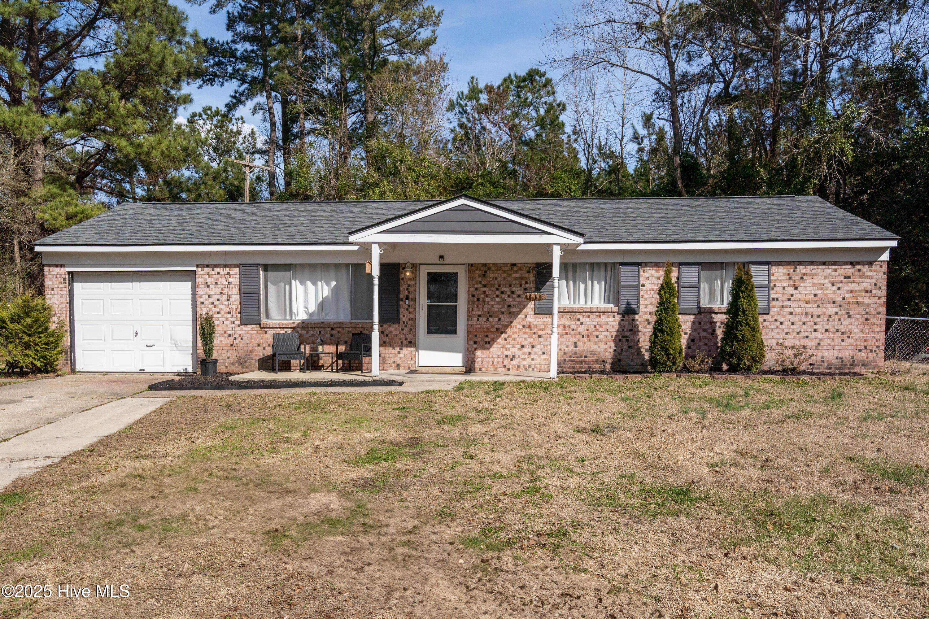 105 Ivey Court Property Photo 1