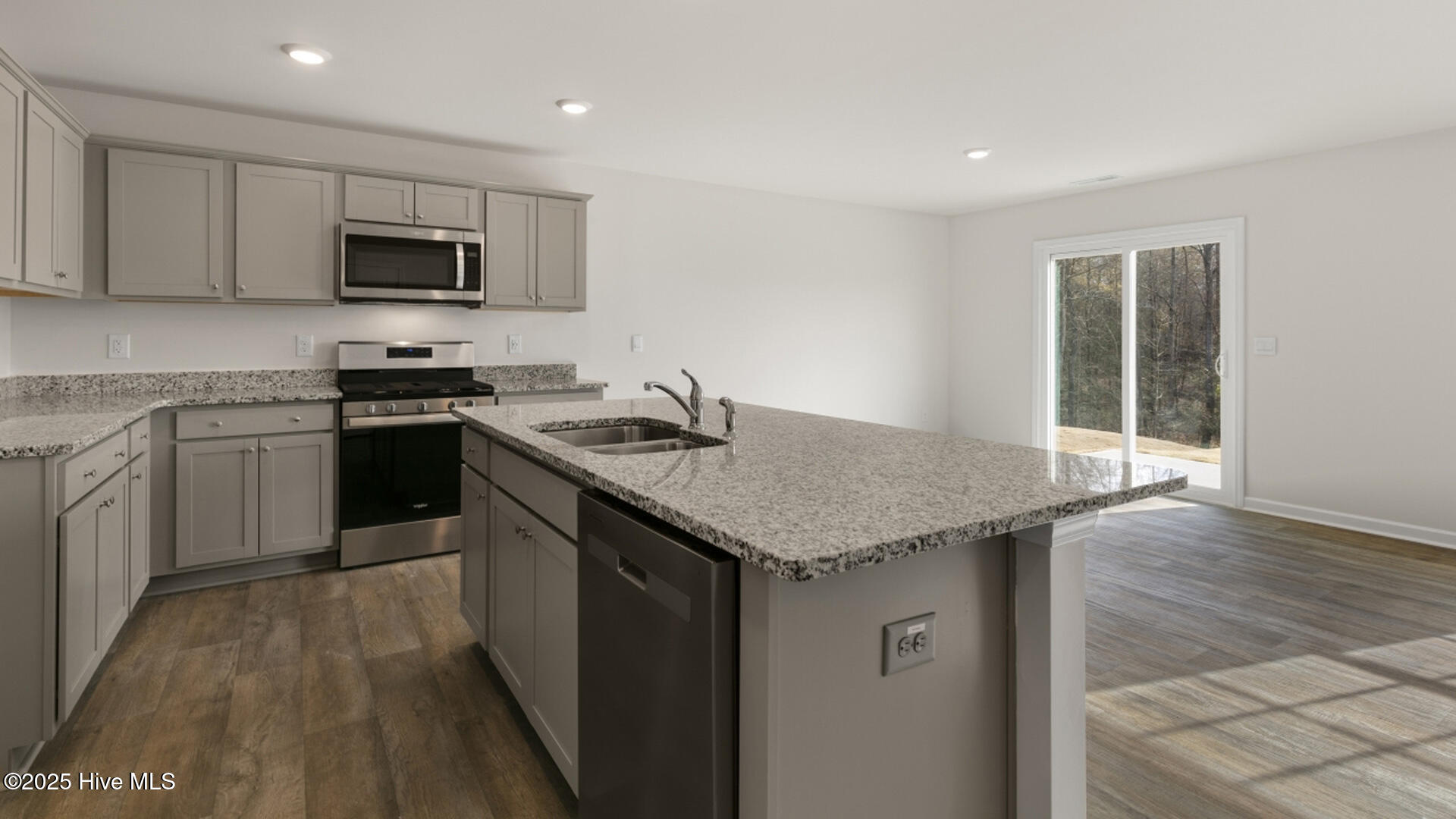 401 Citron Street Property Photo 3