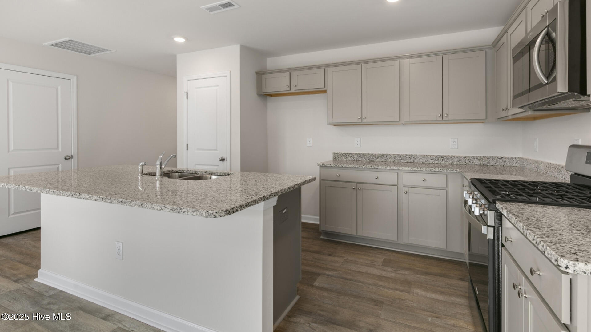 401 Citron Street Property Photo 4