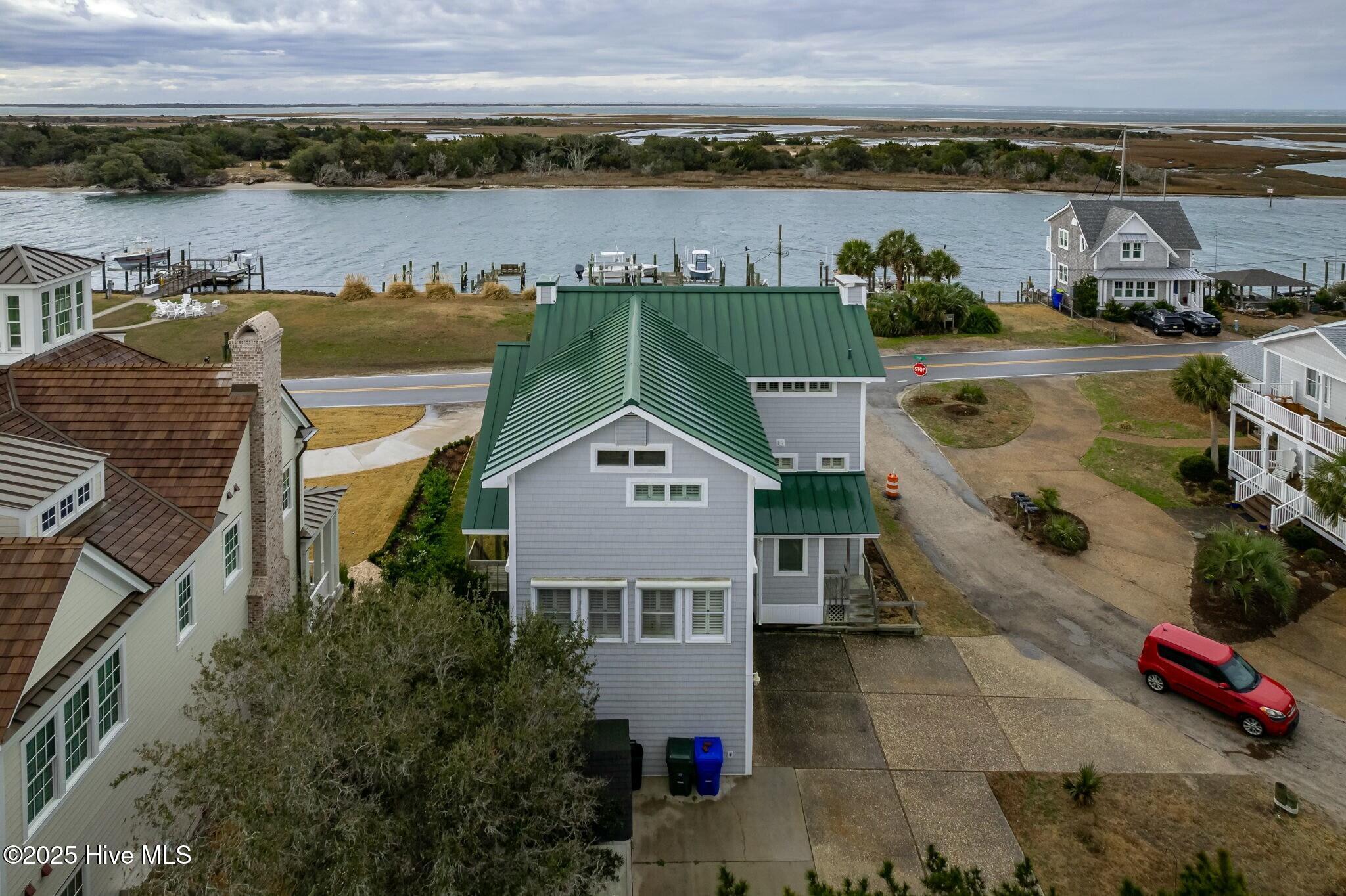 1707 Front Street Property Photo 4