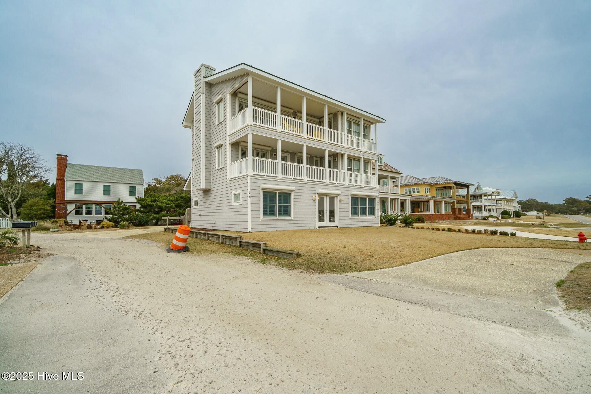 1707 Front Street Property Photo 5