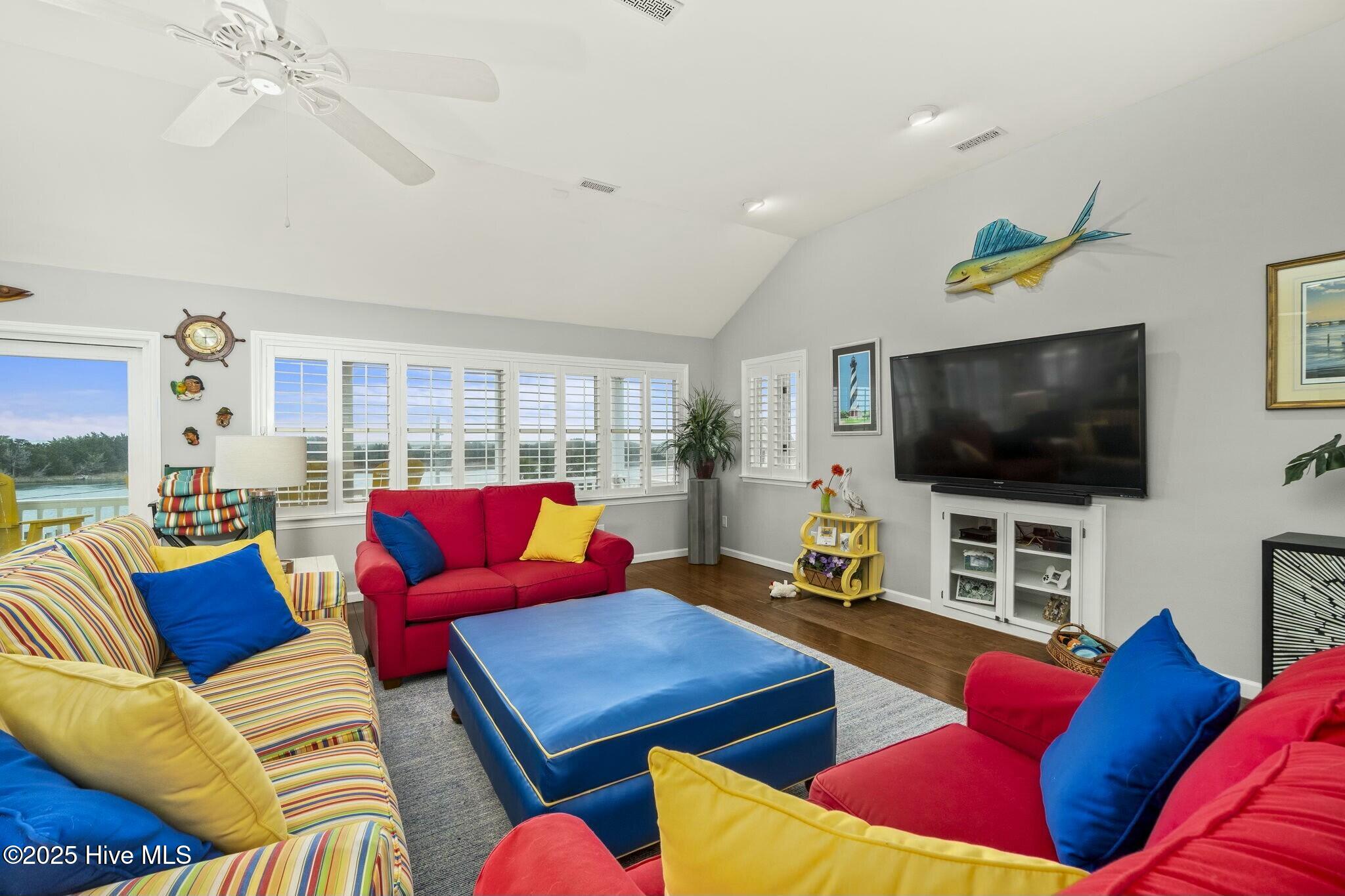 1707 Front Street Property Photo 11