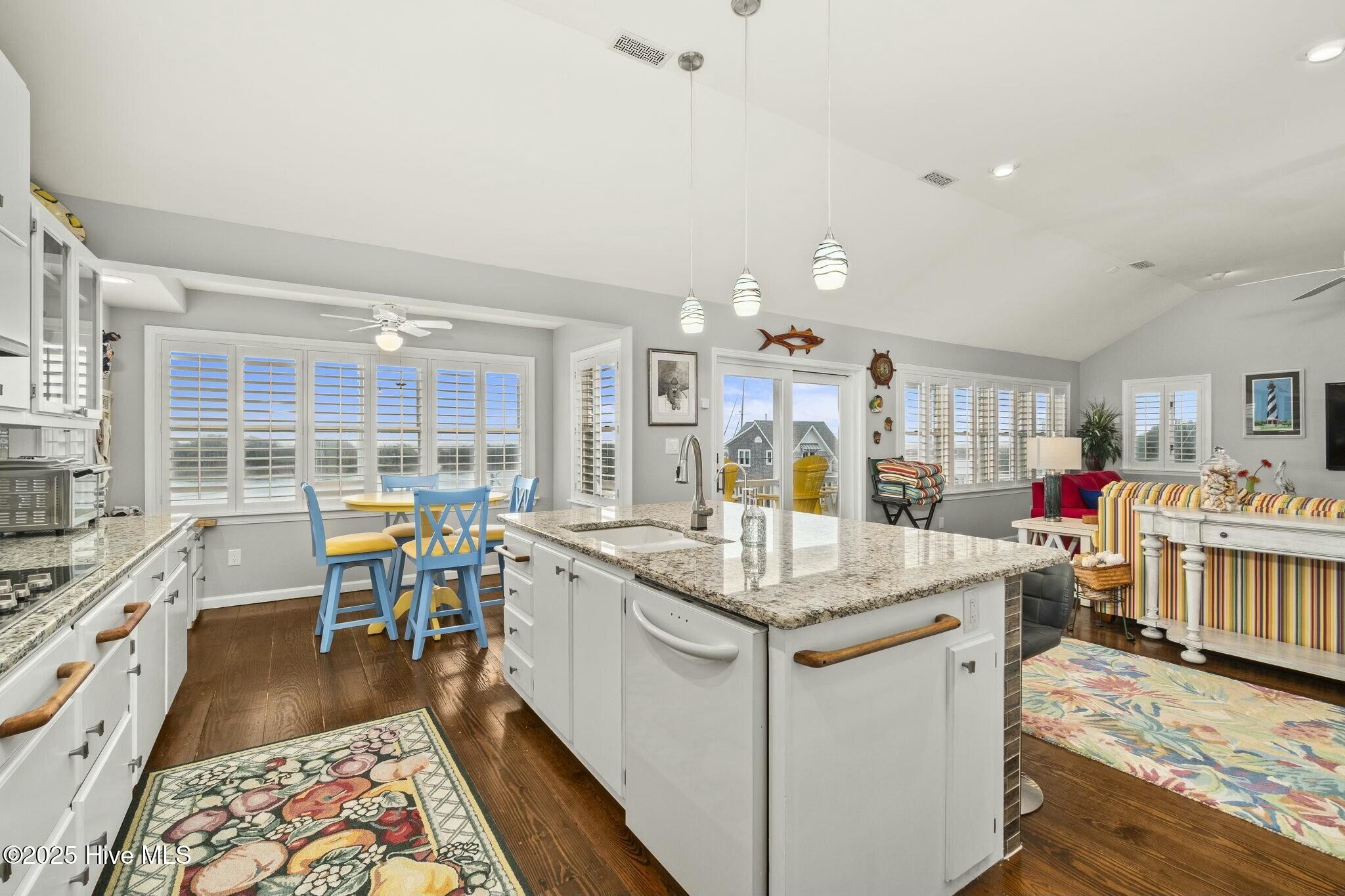 1707 Front Street Property Photo 12