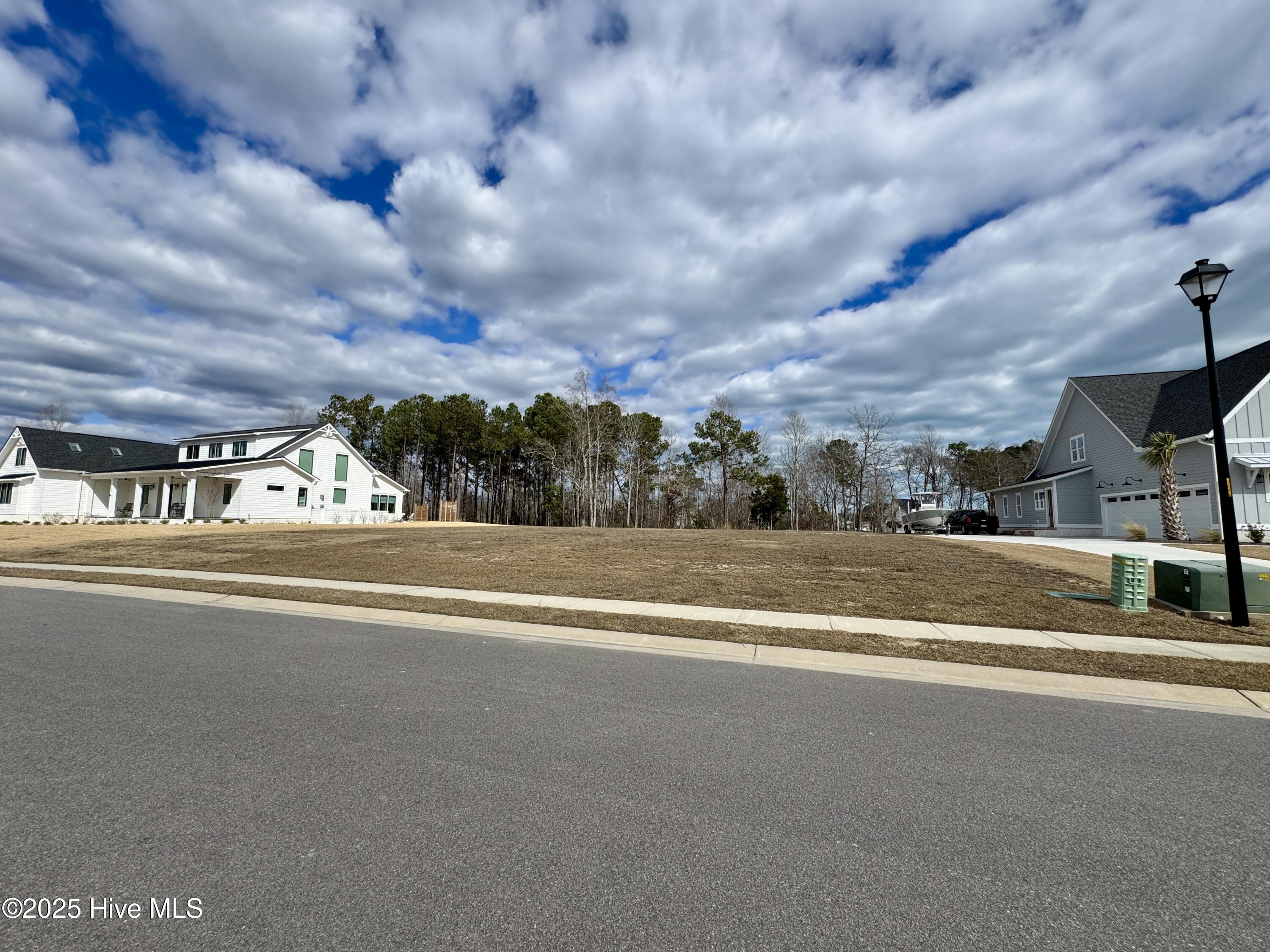 126 W West Scarborough Court Property Photo 2