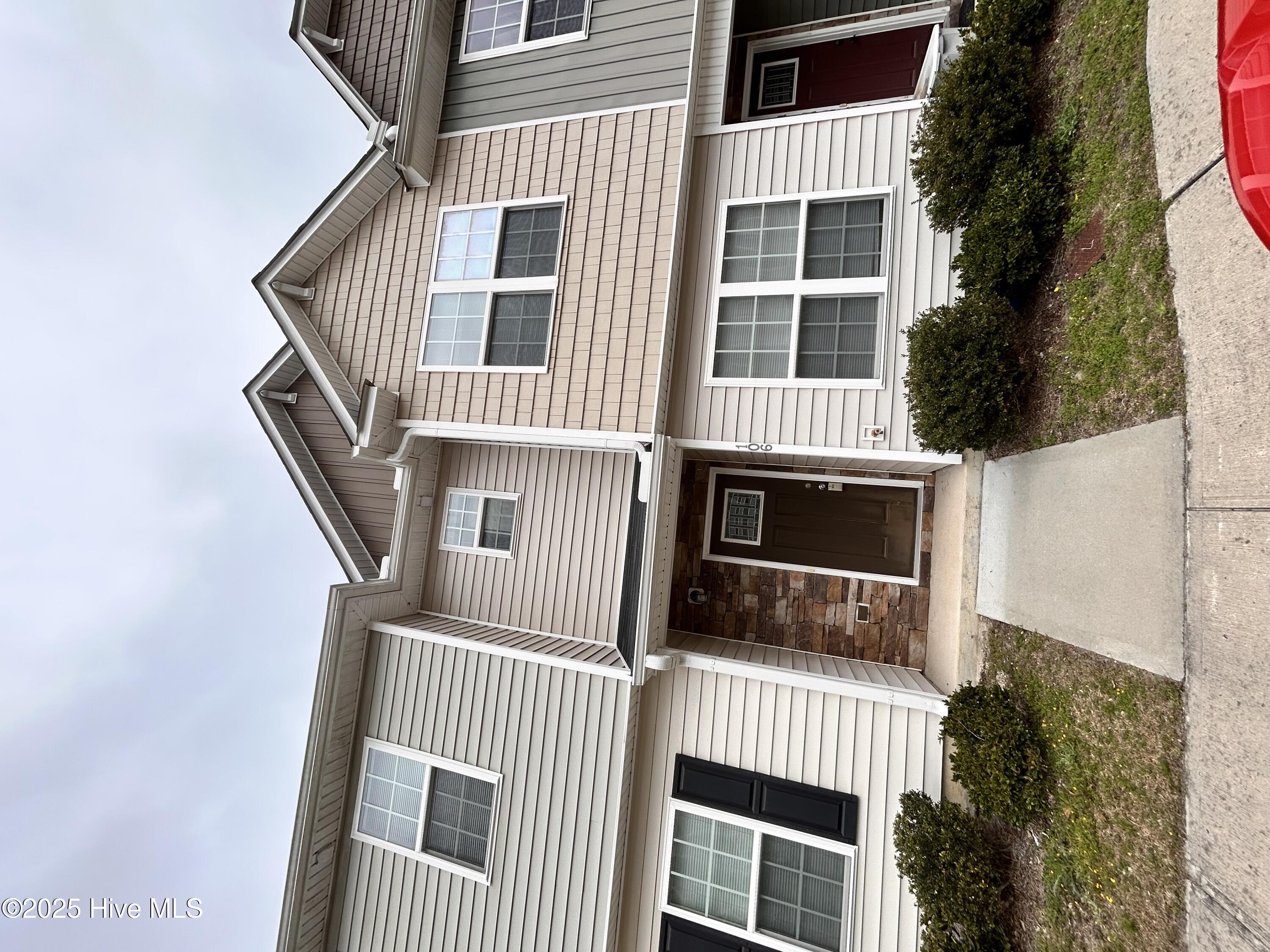 106 Beacon Woods Drive Property Photo