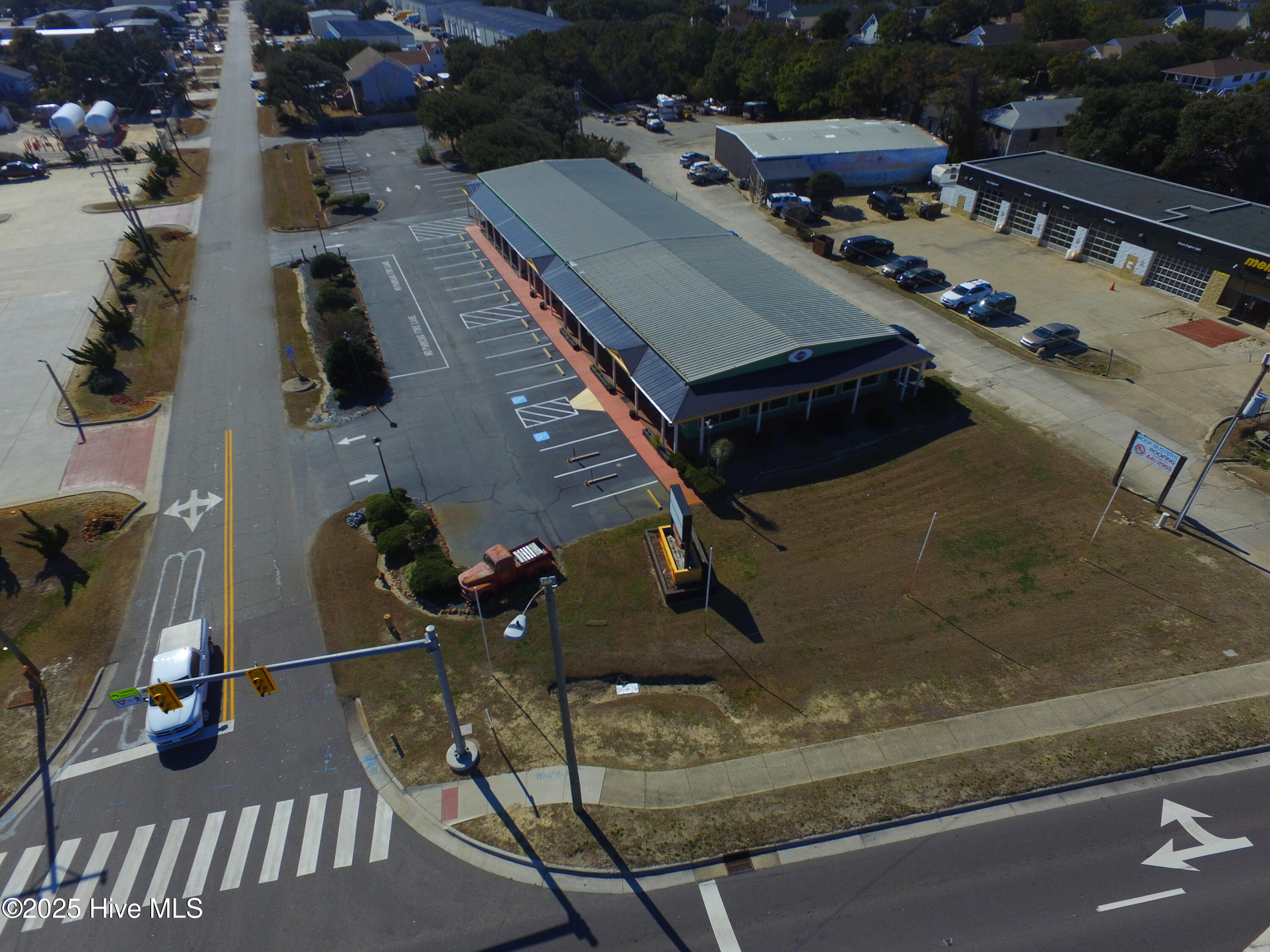 1808 S Croatan Highway Property Photo