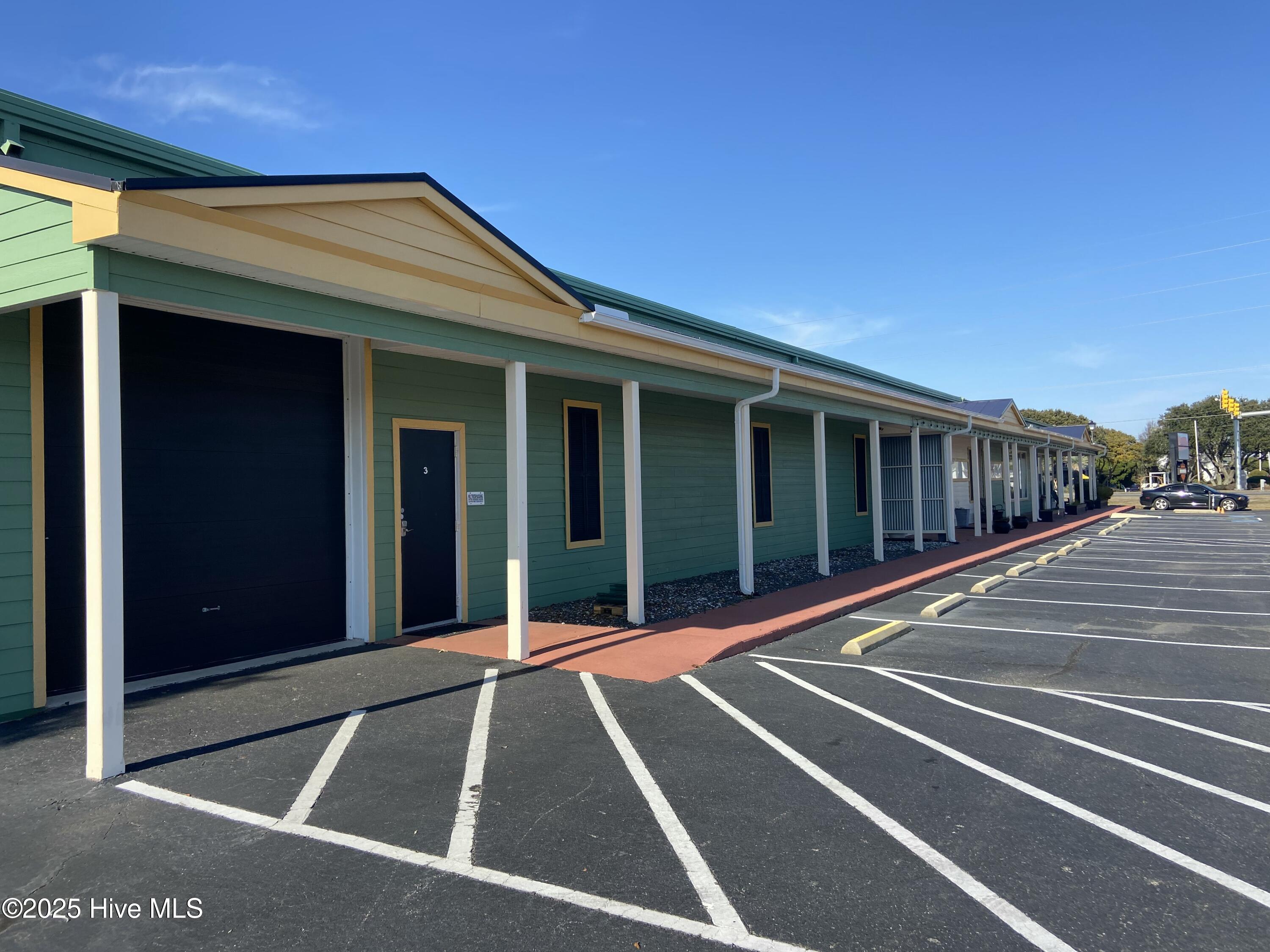 1808 S Croatan Highway Property Photo 8