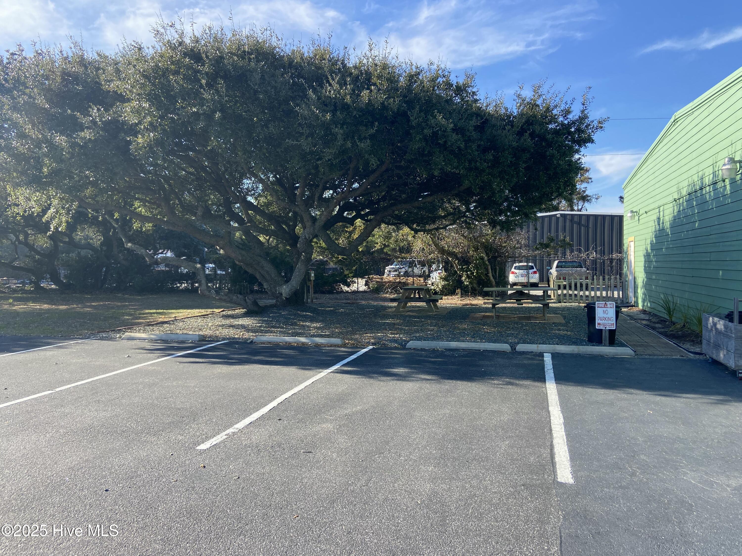 1808 S Croatan Highway Property Photo 9