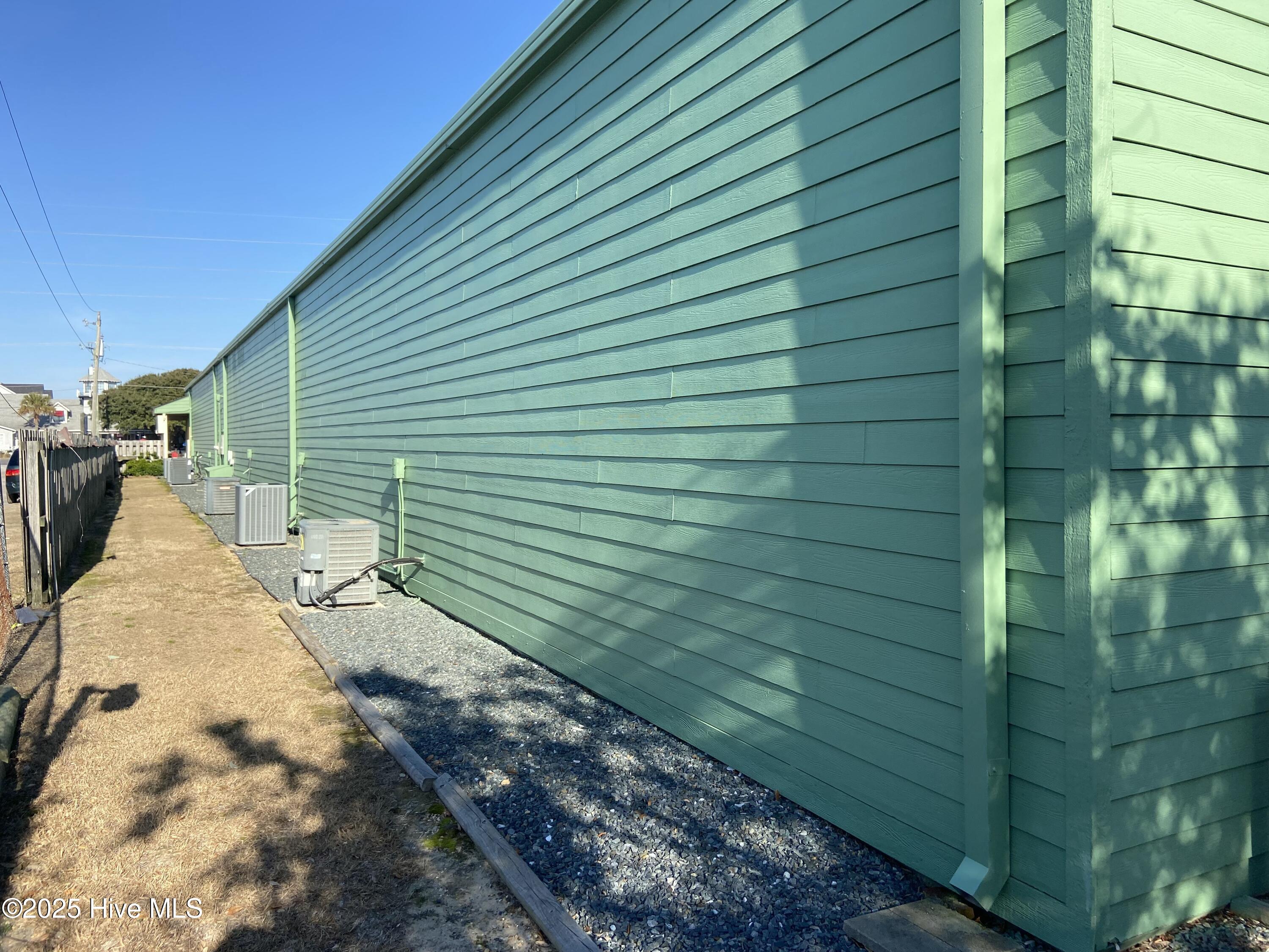 1808 S Croatan Highway Property Photo 12