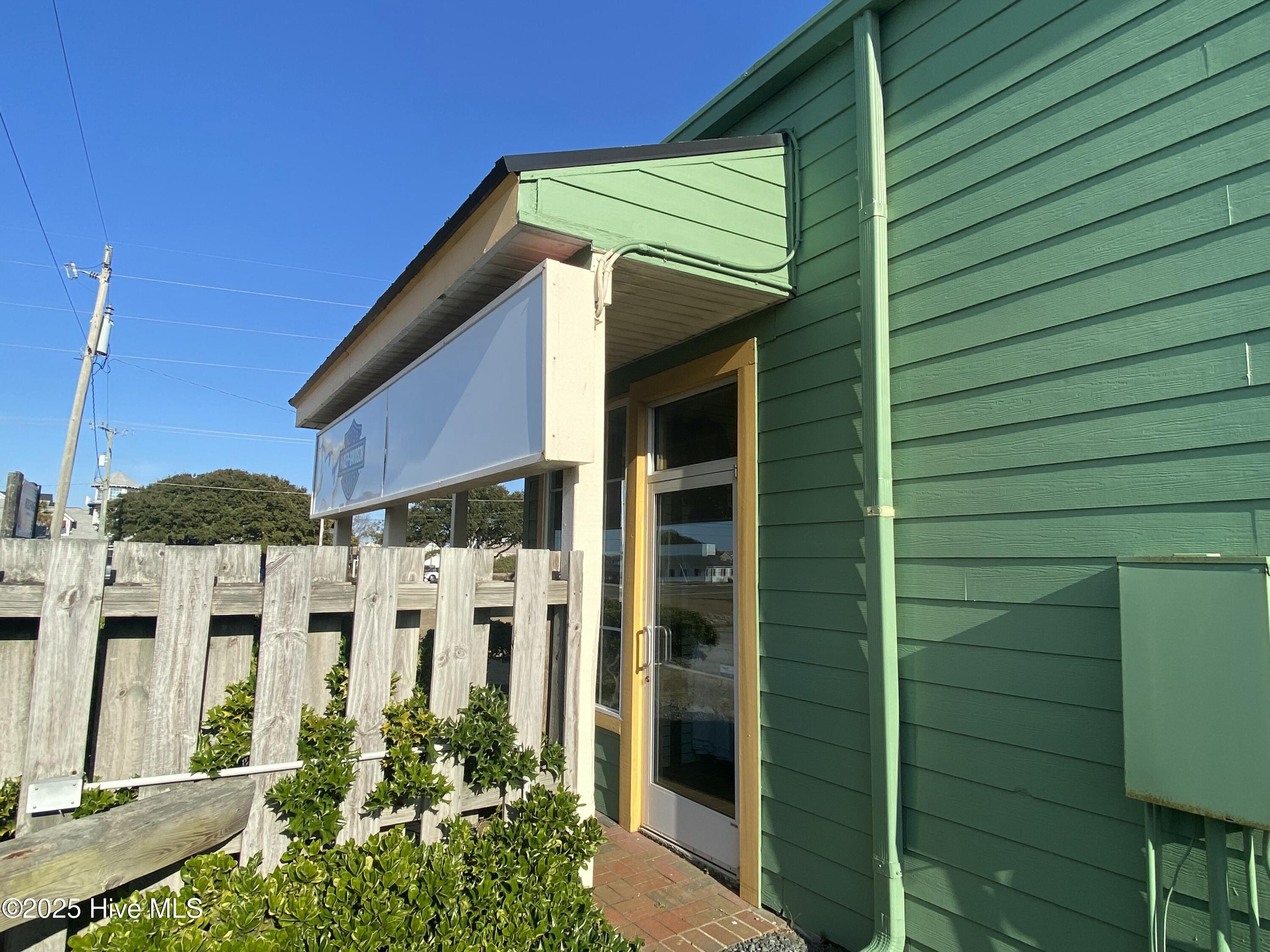 1808 S Croatan Highway Property Photo 15