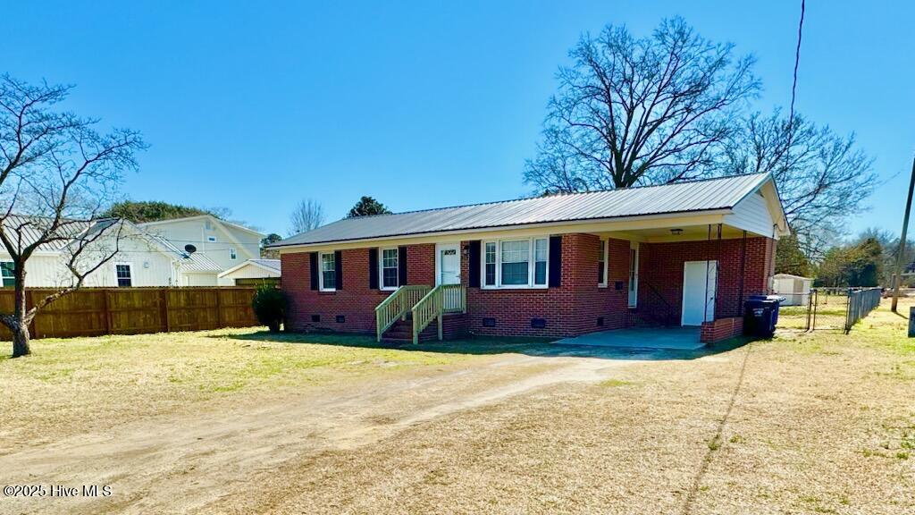 214 E James Street Property Photo