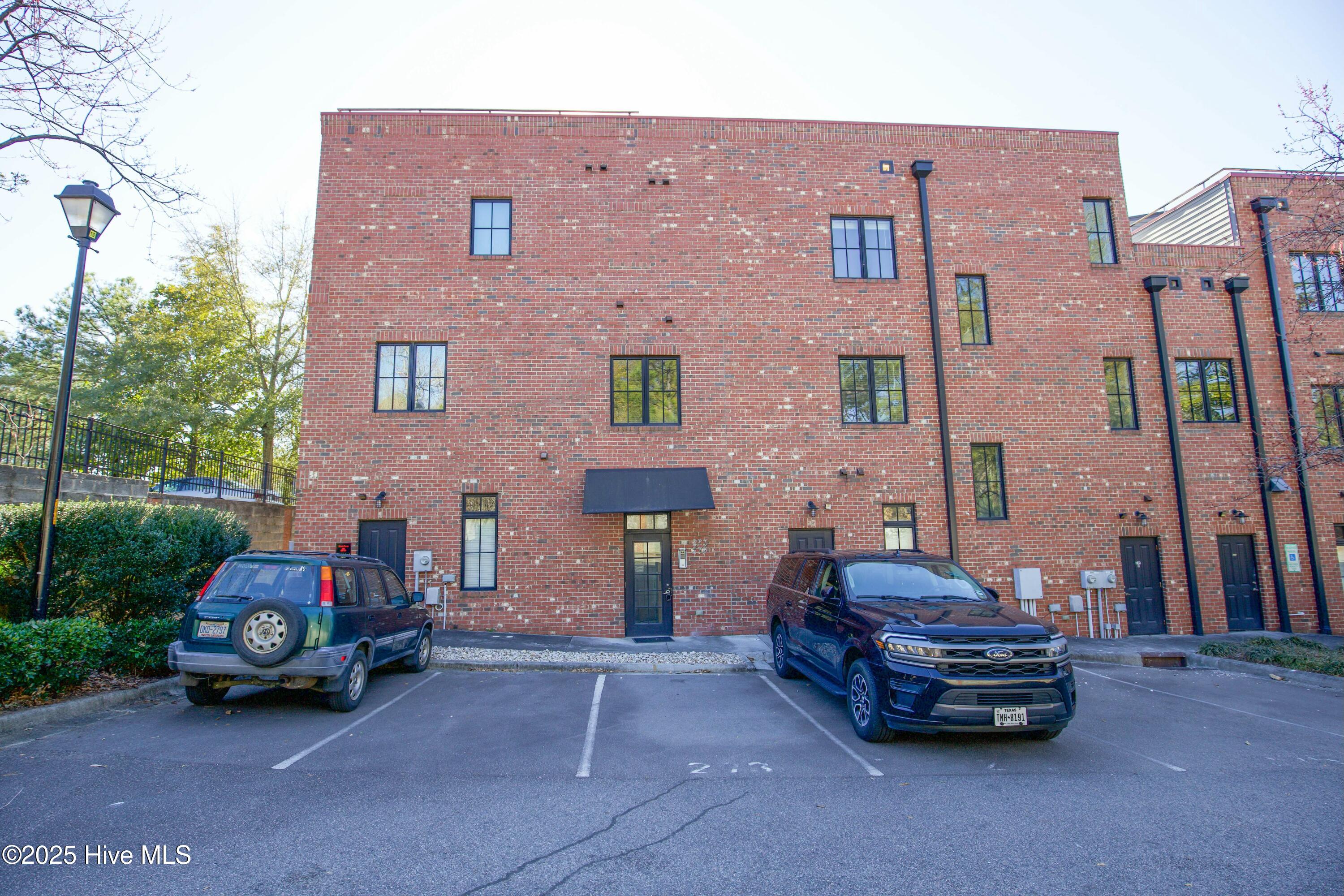 275 W Pennsylvania Avenue Property Photo