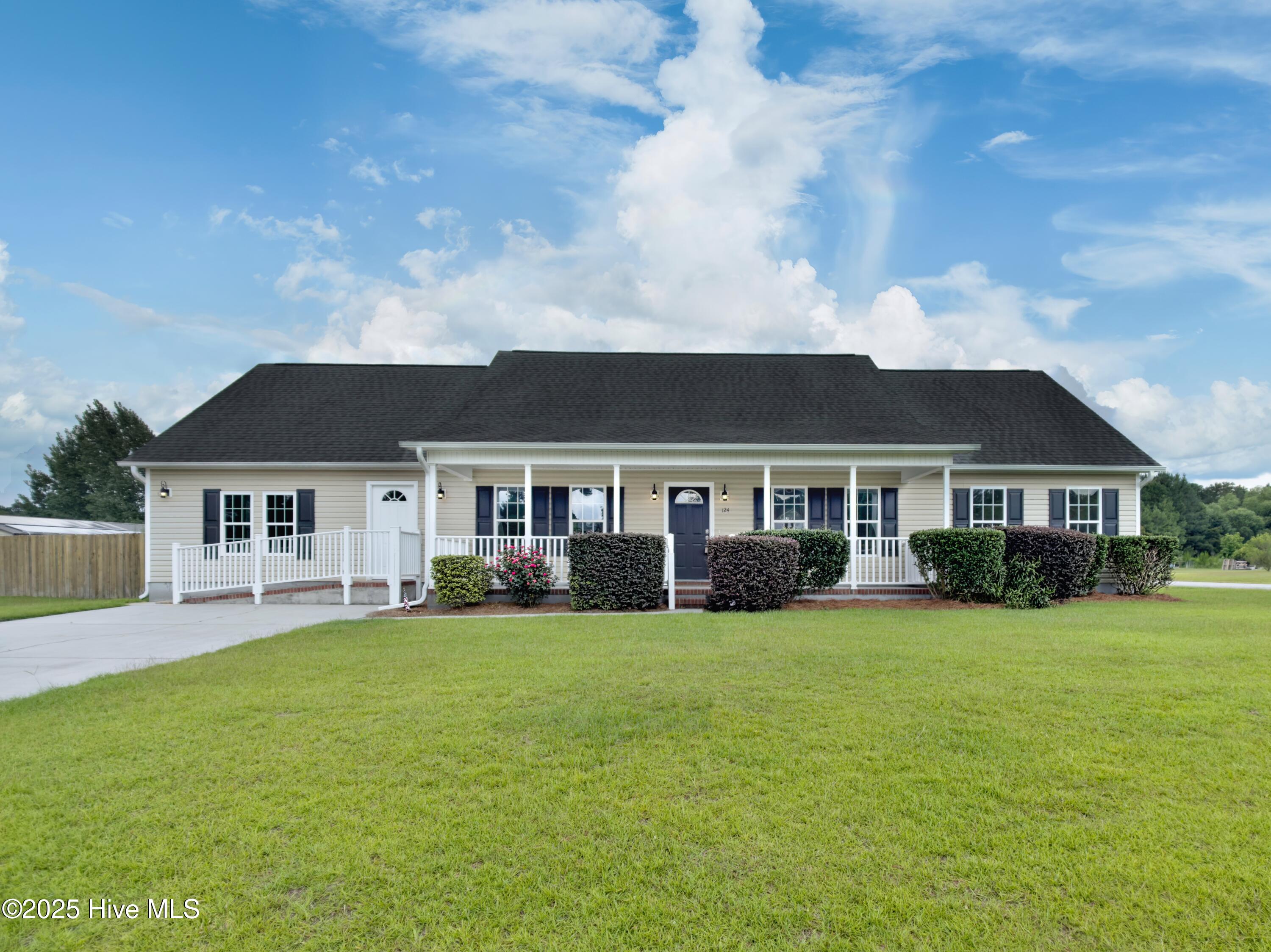 124 Camellia Creek Drive Property Photo 1