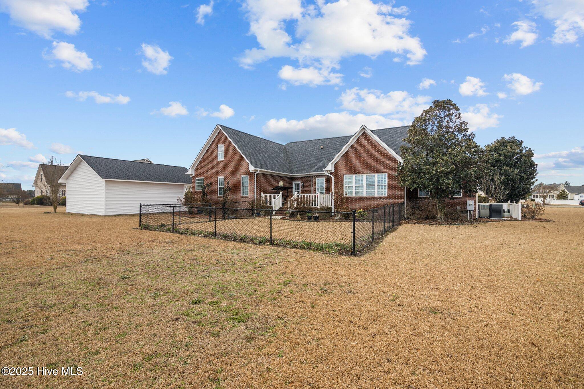 6011 Waters Edge Drive Property Photo 11