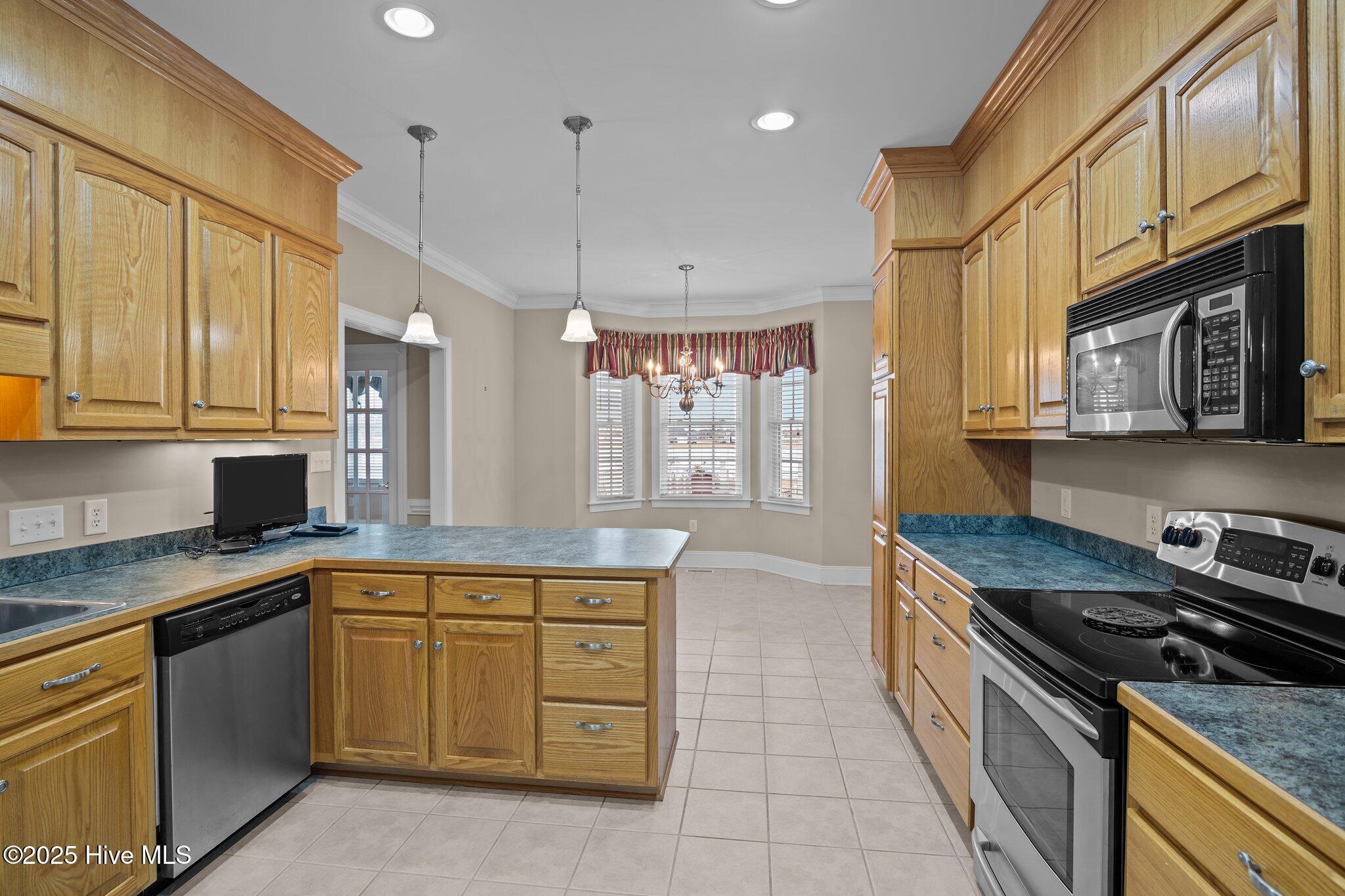 6011 Waters Edge Drive Property Photo 14