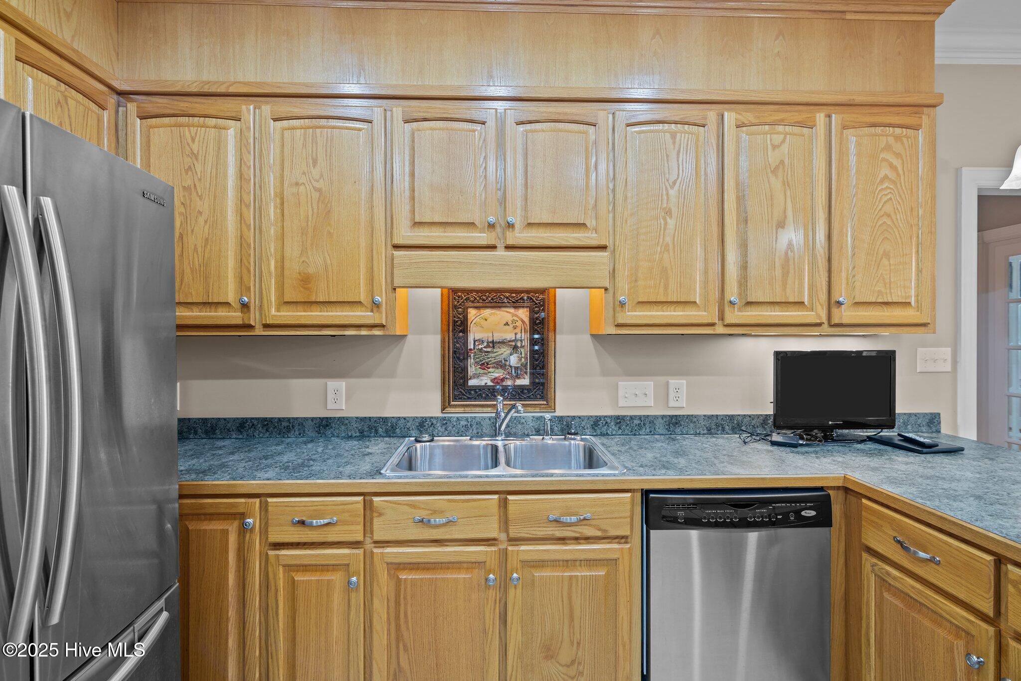6011 Waters Edge Drive Property Photo 15