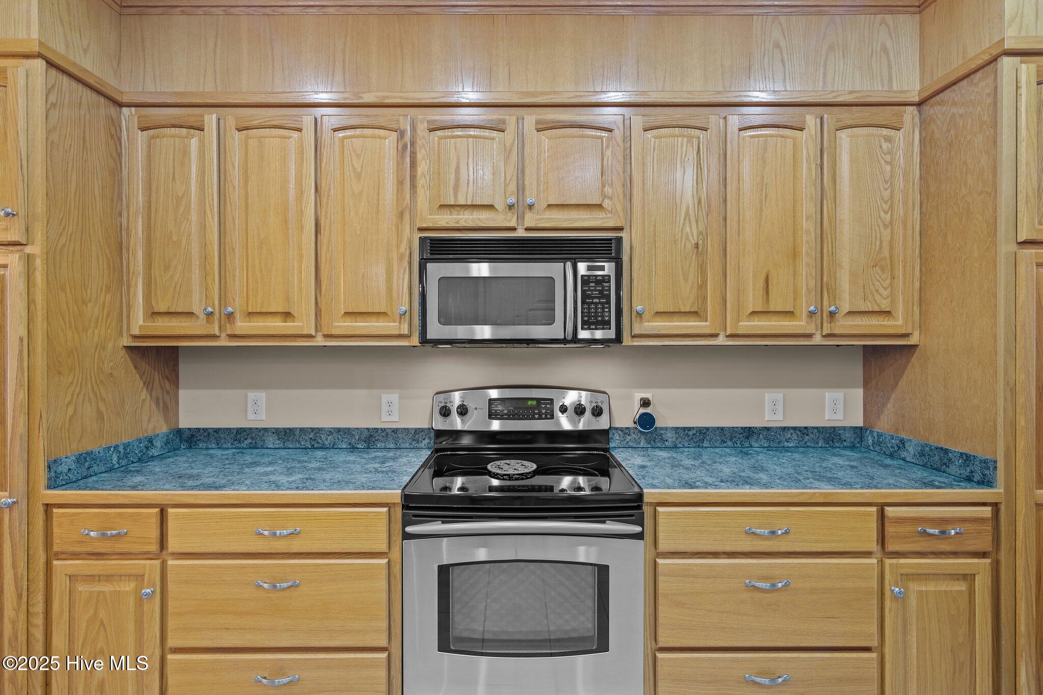 6011 Waters Edge Drive Property Photo 17