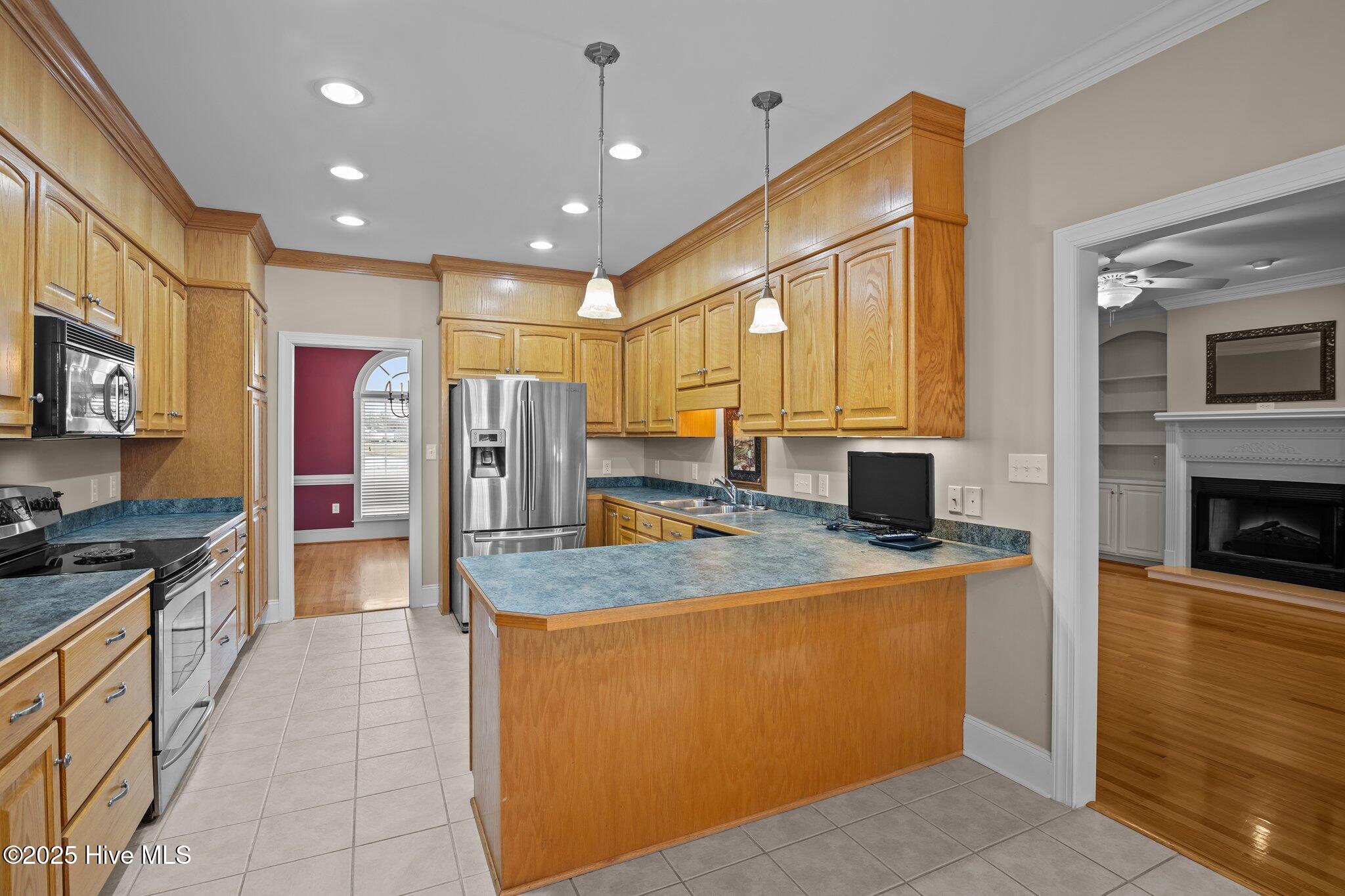 6011 Waters Edge Drive Property Photo 18
