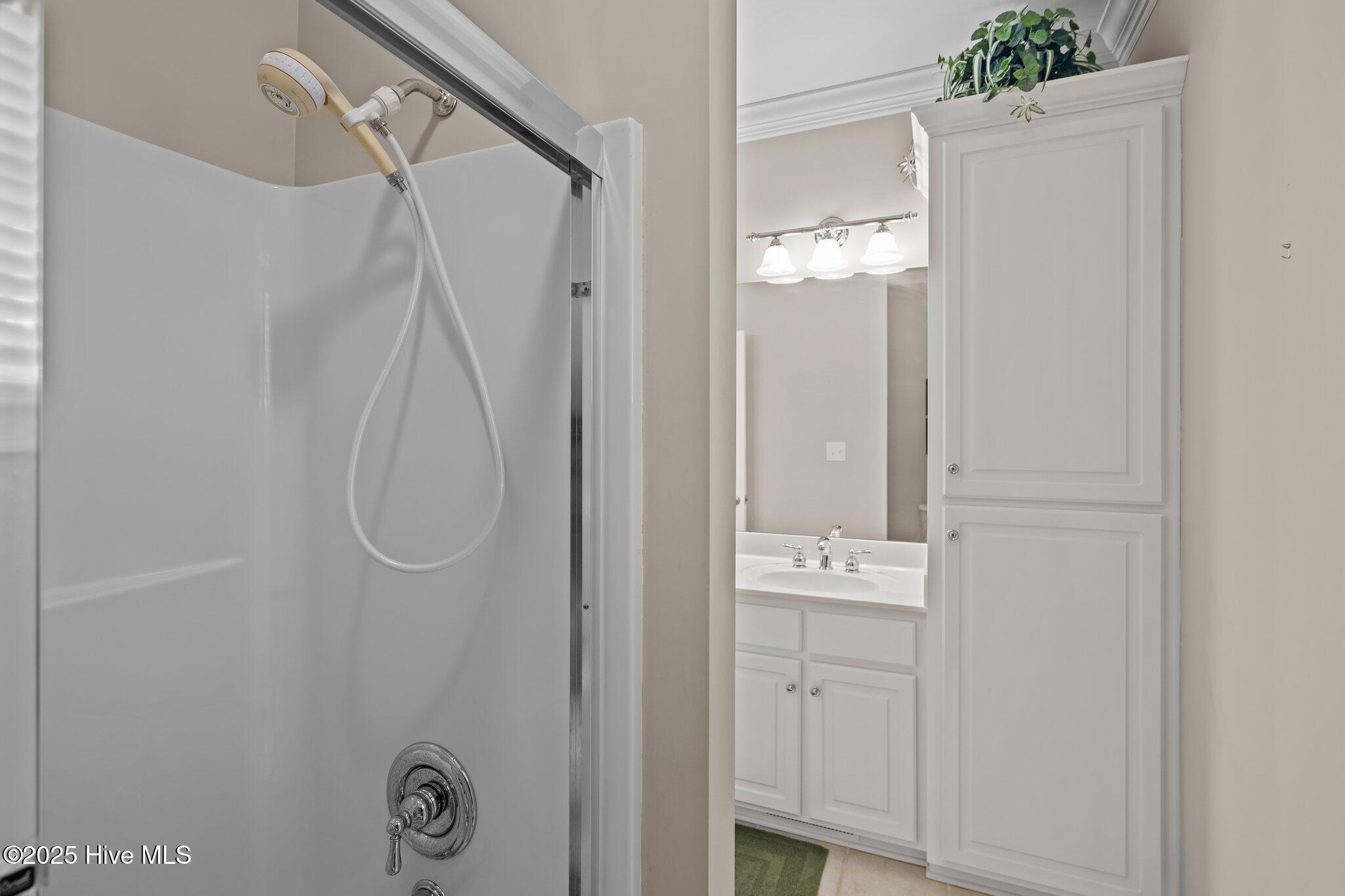 6011 Waters Edge Drive Property Photo 38