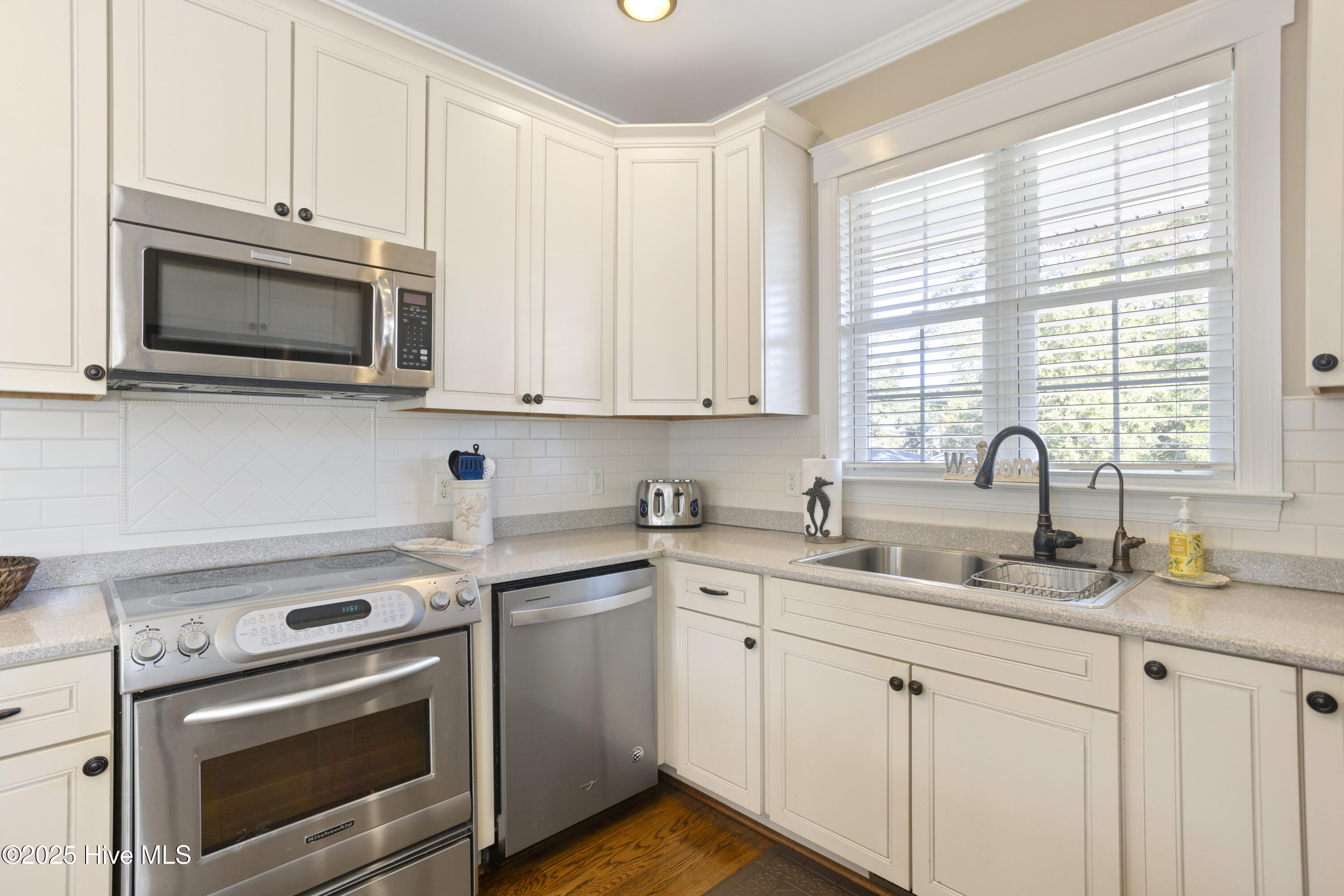 204 Windy Hills Drive Property Photo 7