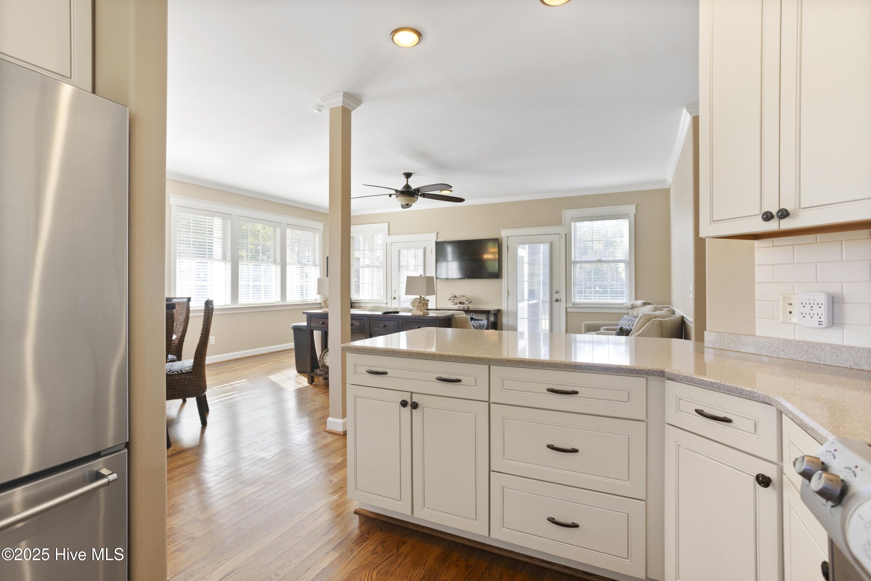 204 Windy Hills Drive Property Photo 8