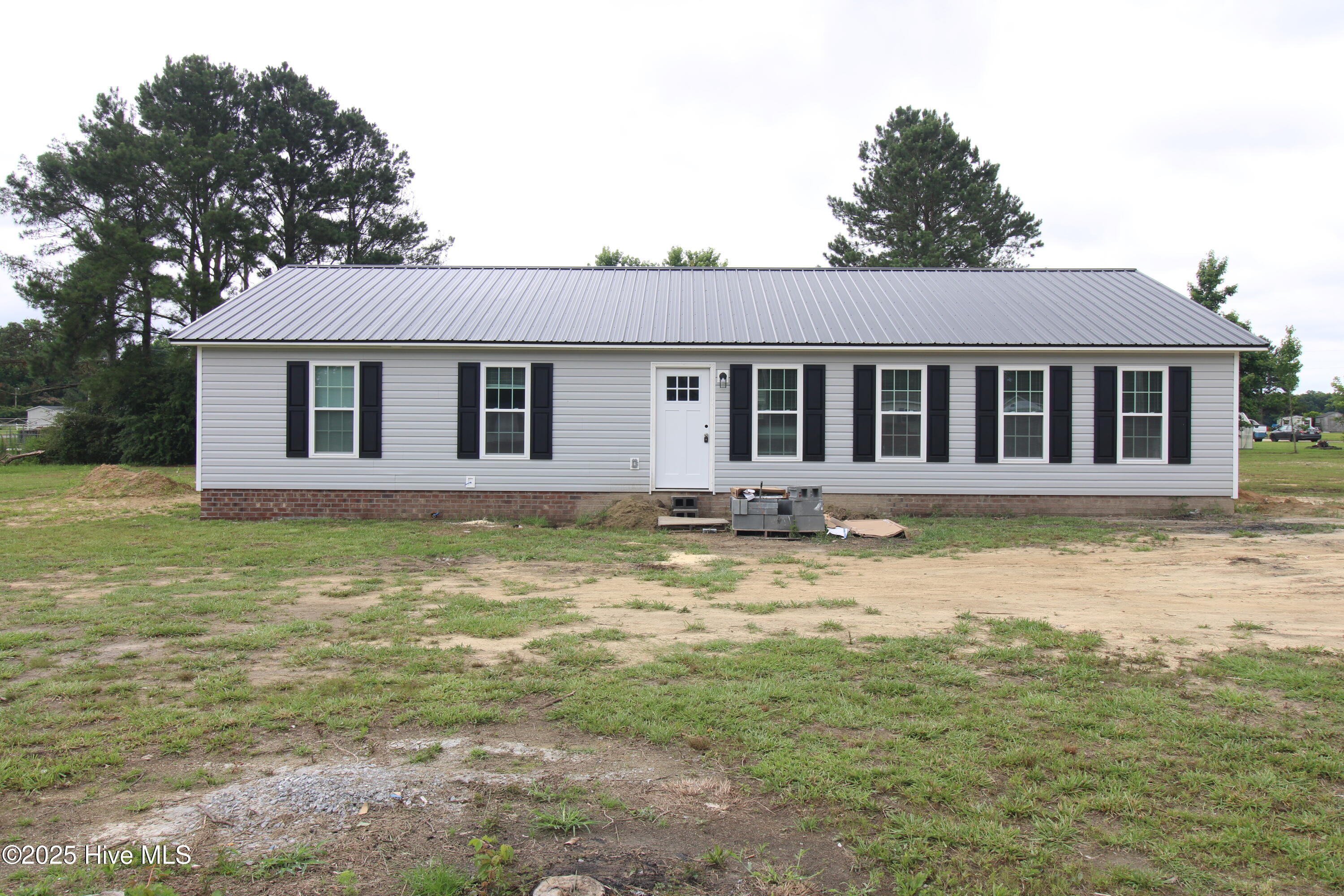 733 Tracy Road Property Photo 1
